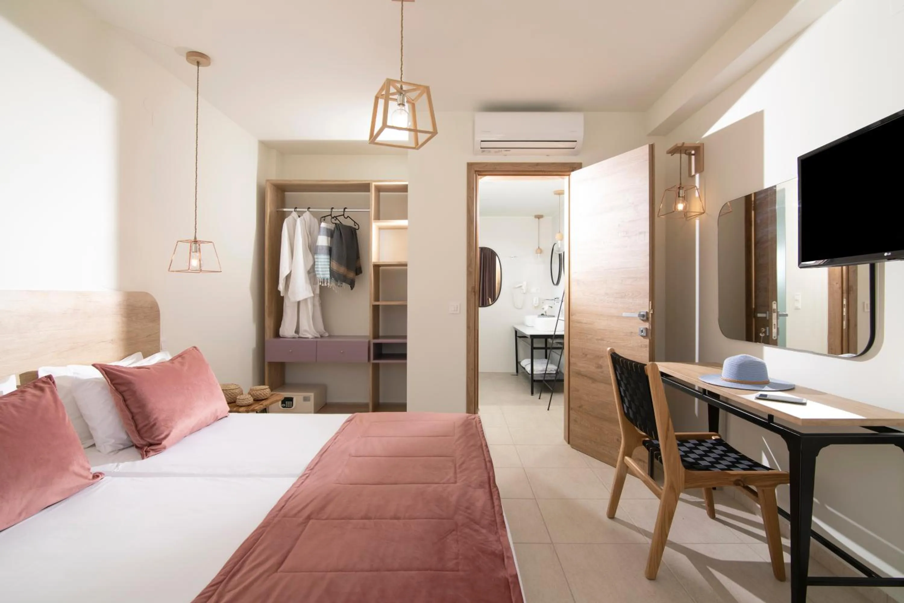 Bedroom, Bed in Rainbow Apartments