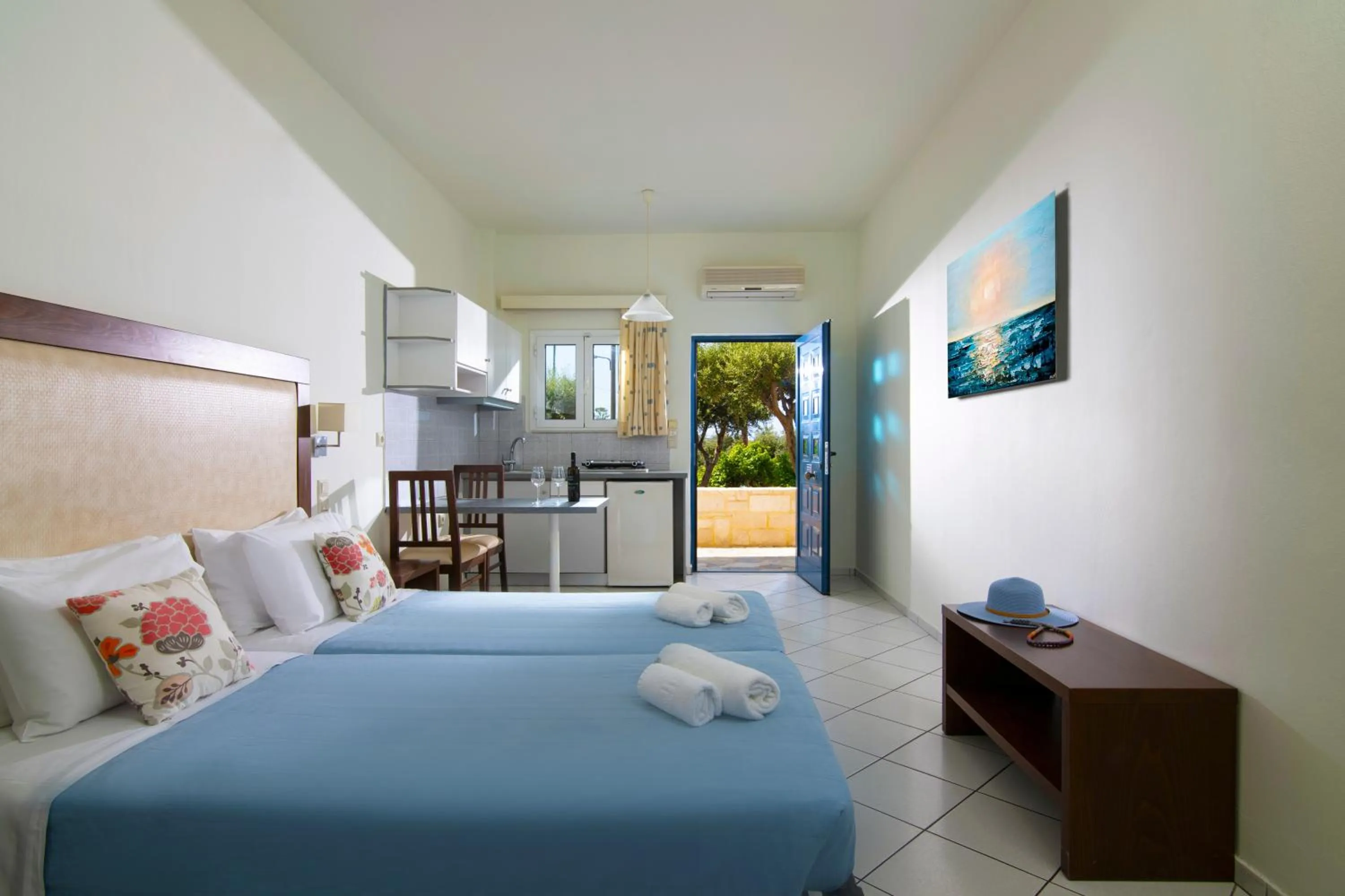 Bedroom, Bed in Rainbow Apartments