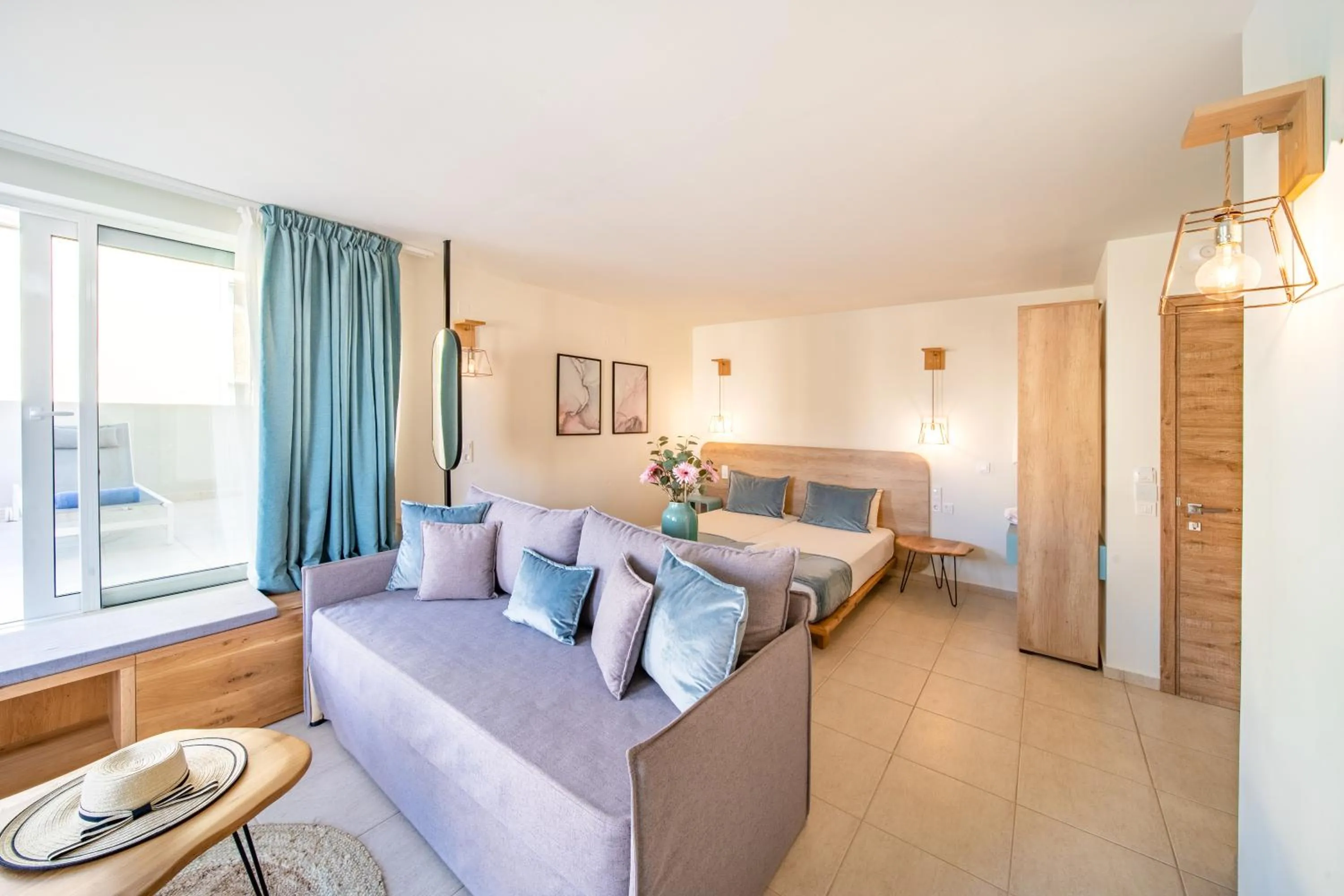 Bed in Rainbow Apartments