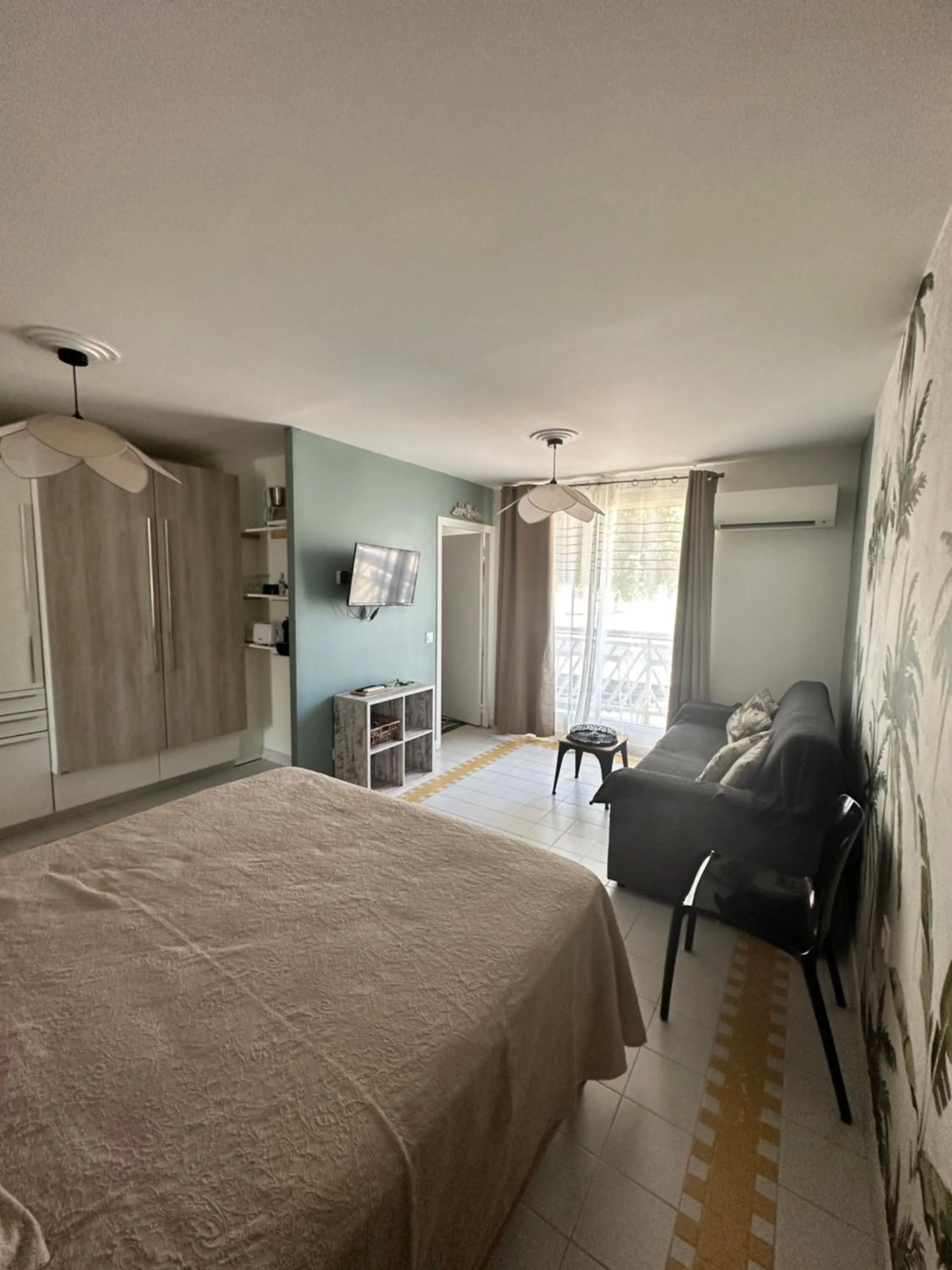 Photo of the whole room, Bed in Nouveau le Ti Merveilleux du Manganao, accès plage