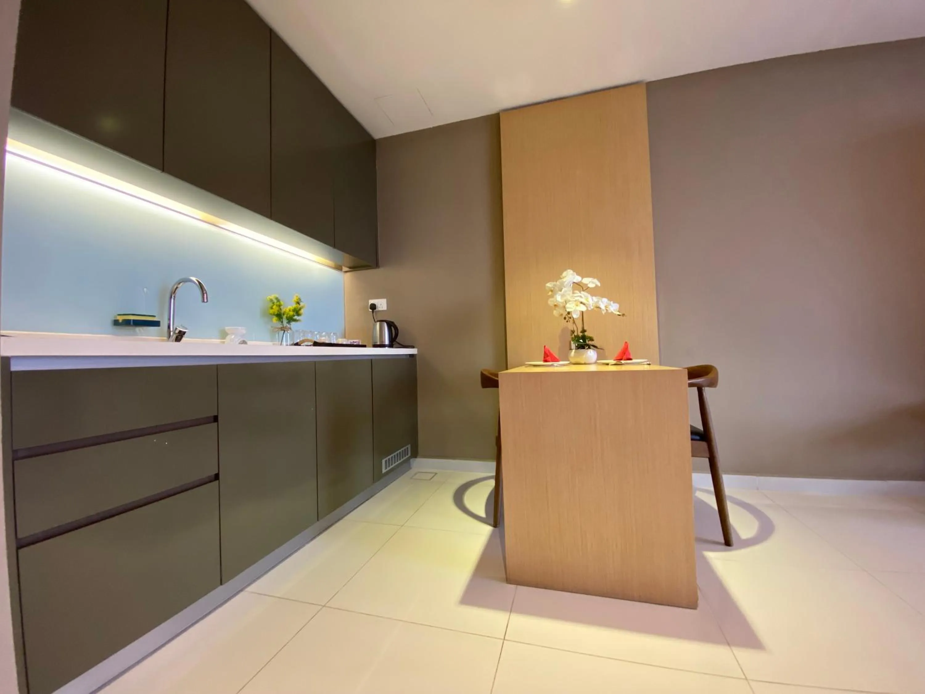 Dining area in Amanjiwa 99R