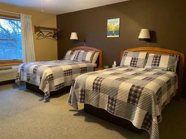 Bed in Little Bluff Inn