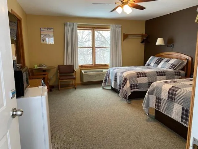 Bed in Little Bluff Inn