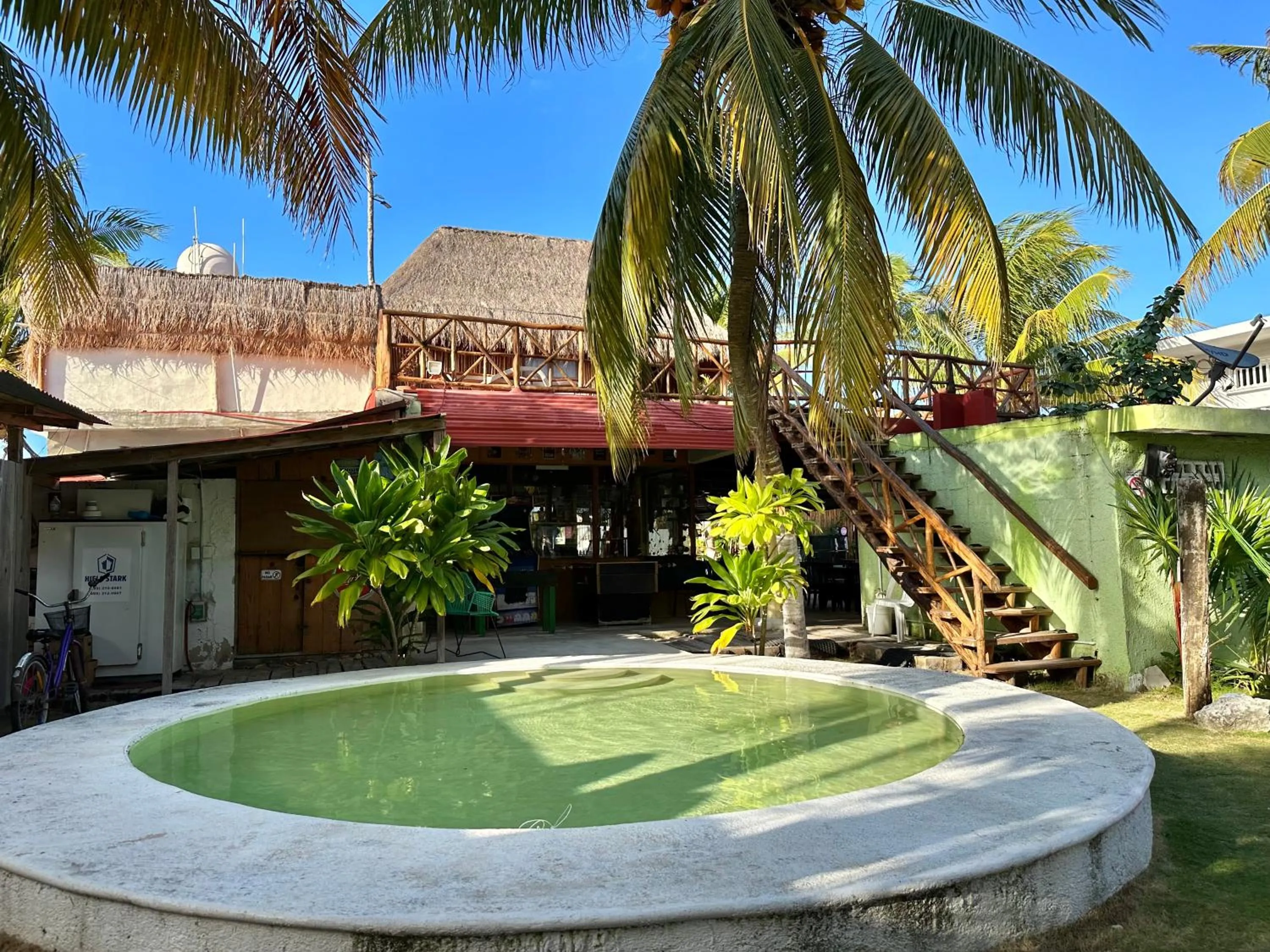 Swimming pool in Cabañas Frida