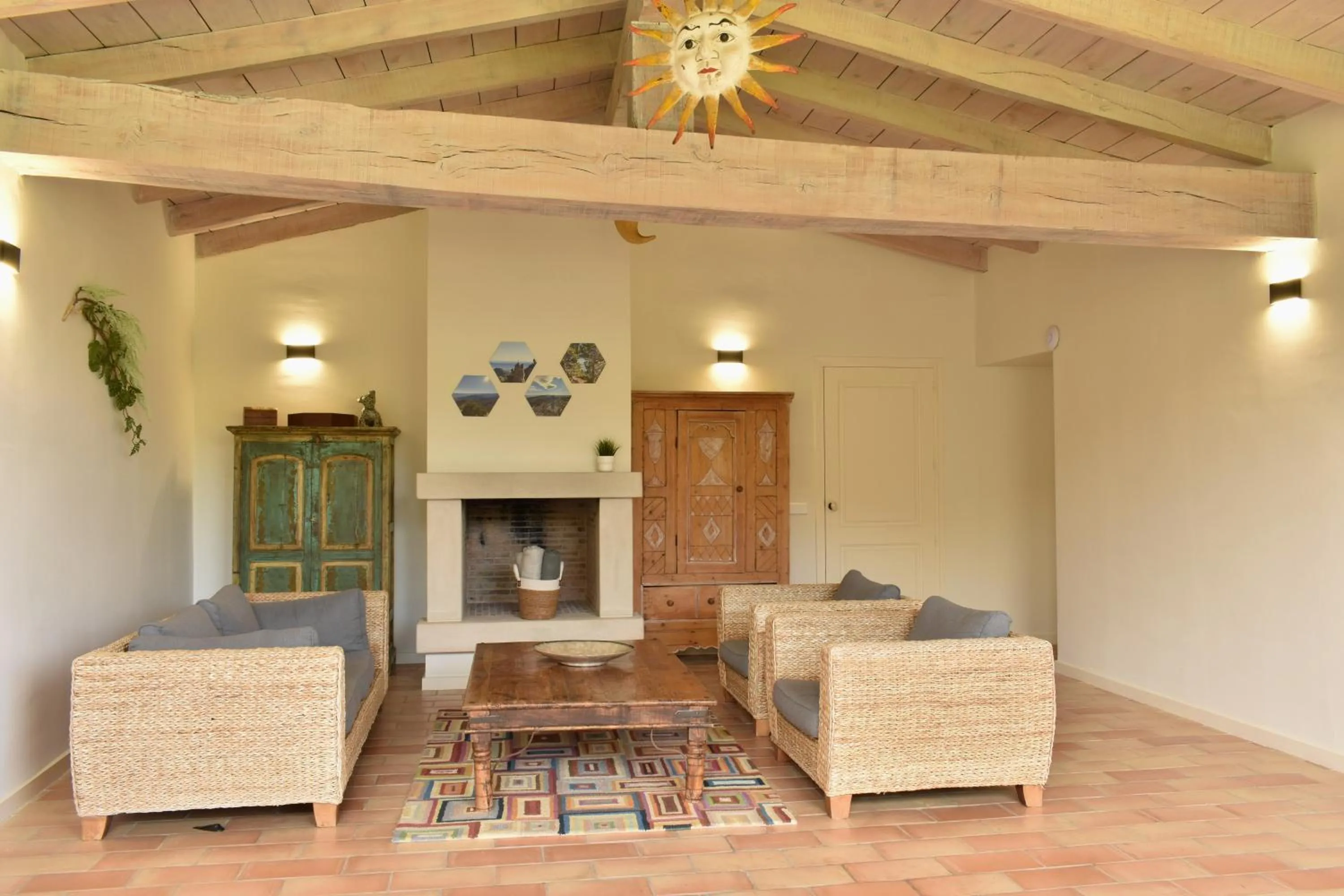 Communal lounge/ TV room in B&B Can Jan