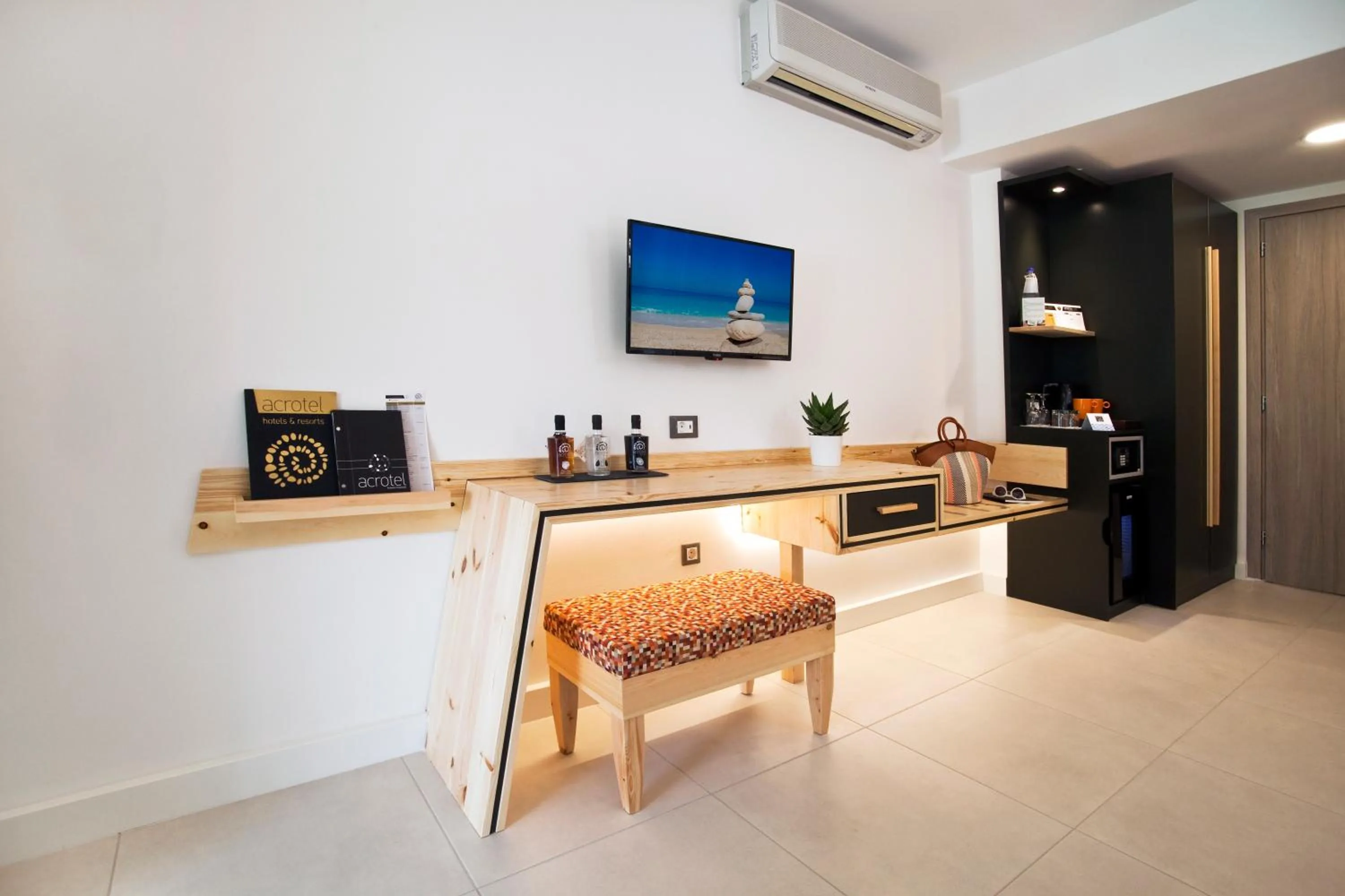 Coffee/tea facilities in Acrotel Athena Pallas & Residence