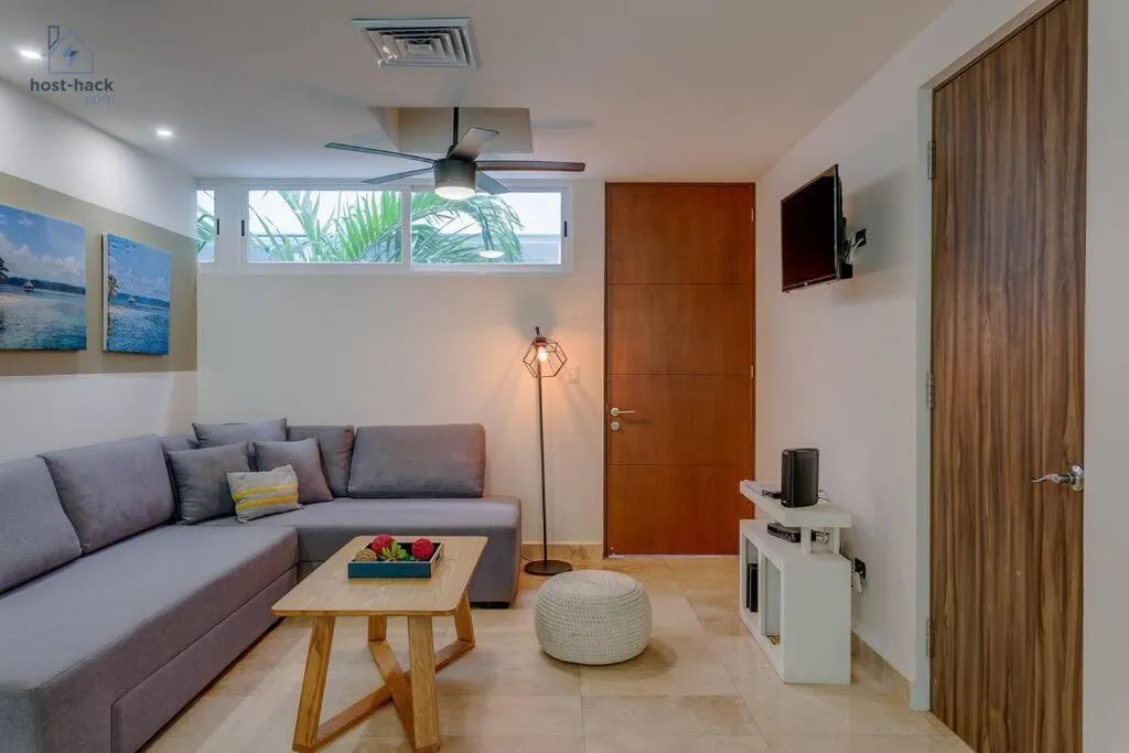 TV and multimedia in Danzamar 4, 5 blocks away from Playa Pelicanos