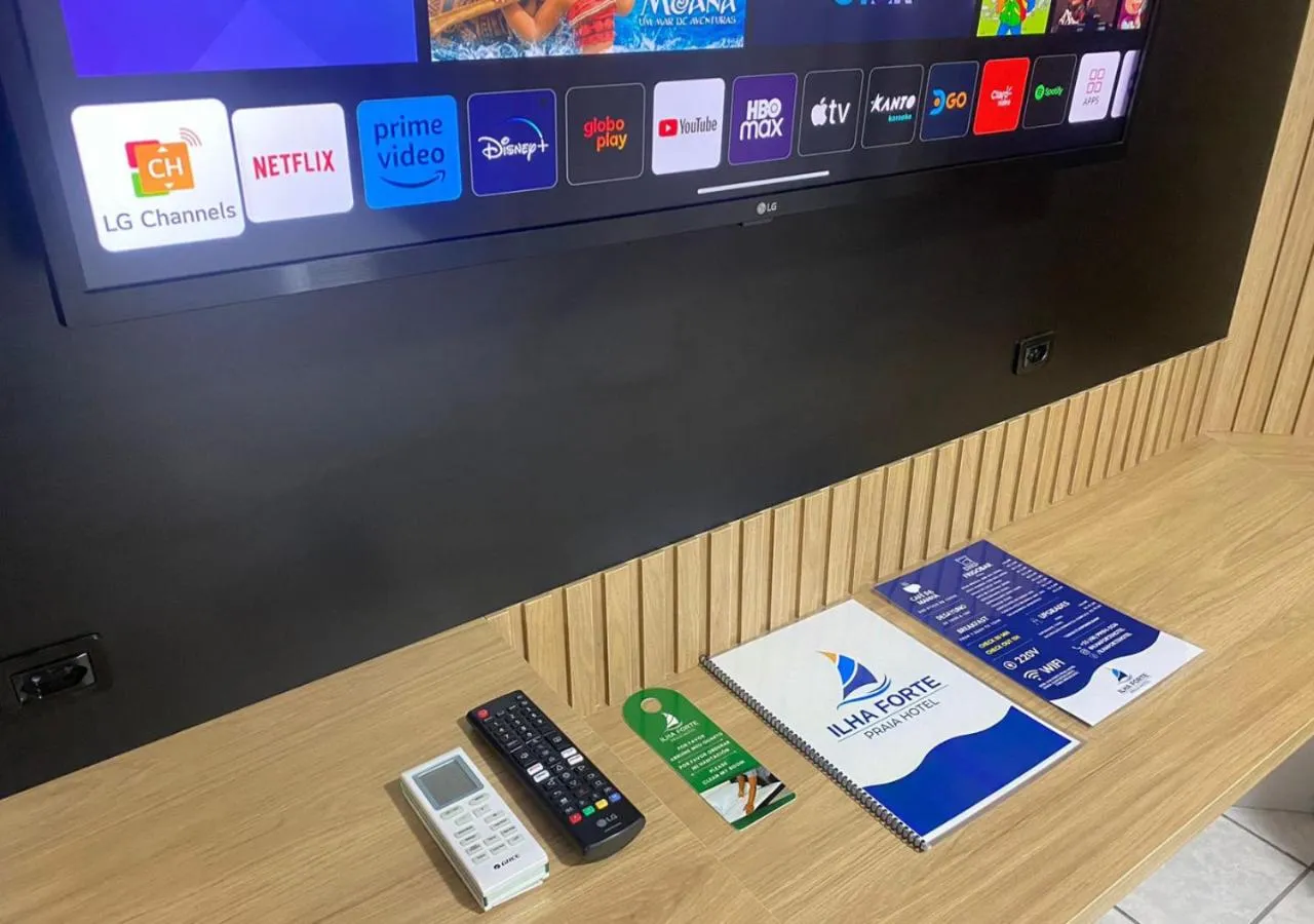 TV and multimedia in Ilha Forte Praia Hotel