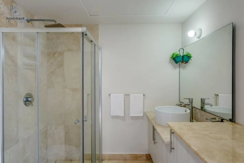 Bathroom in Danzamar 7, Modern Apartment 2 blocks away from 5th Avenue