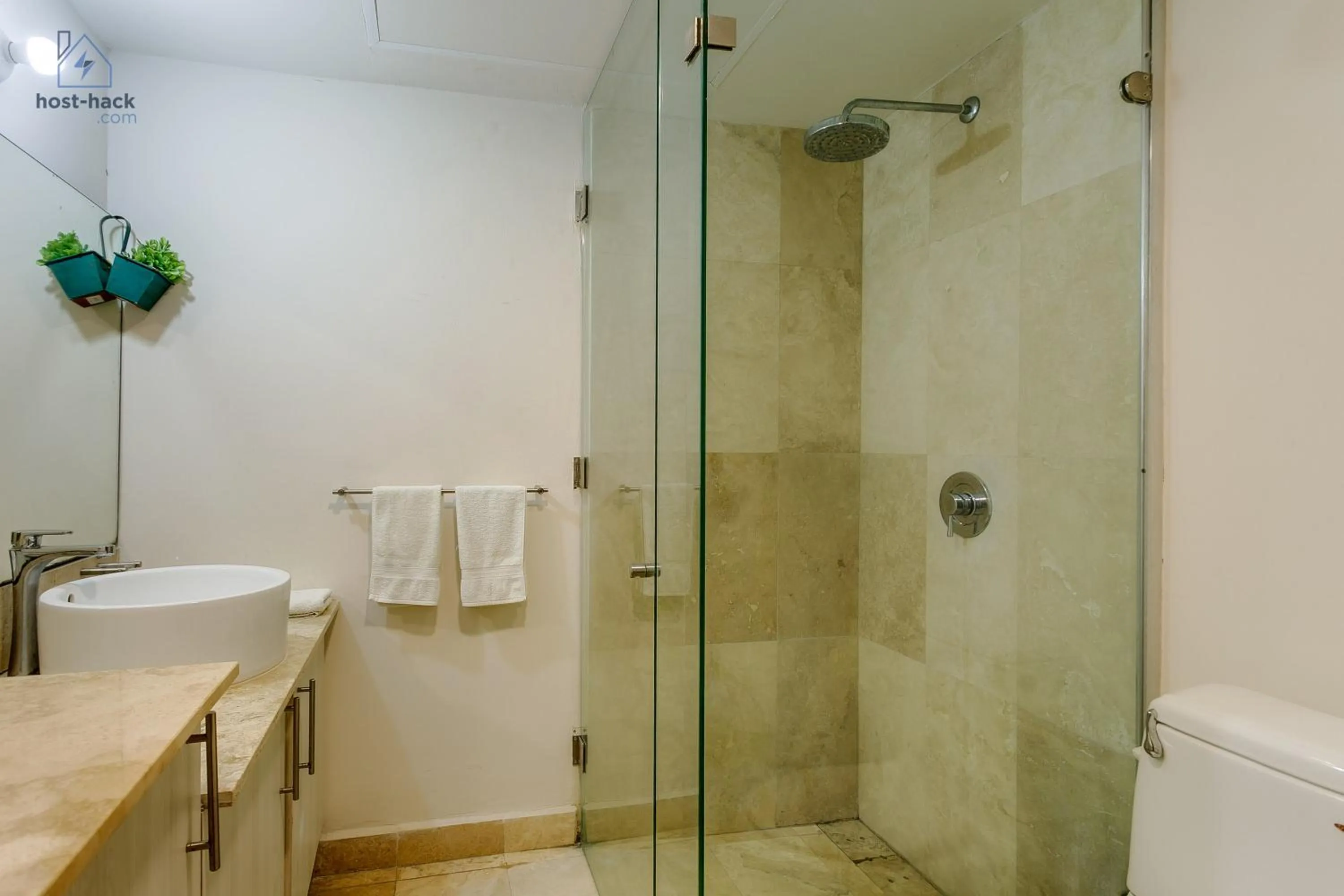 Shower in Peaceful Rooftop with Pool Close to the 5th Avenue - Danzamar 8