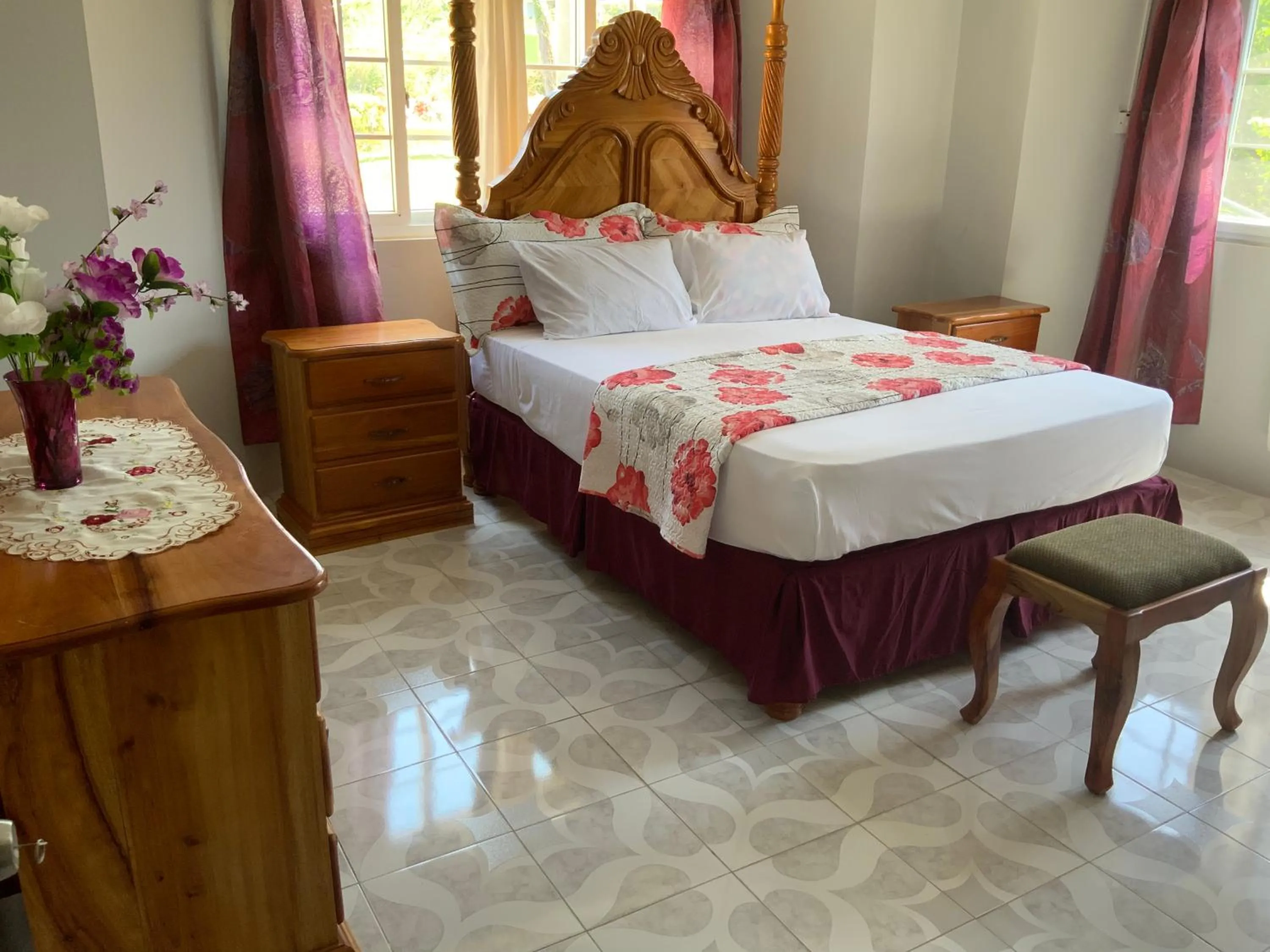 Bedroom, Bed in Poinciana House