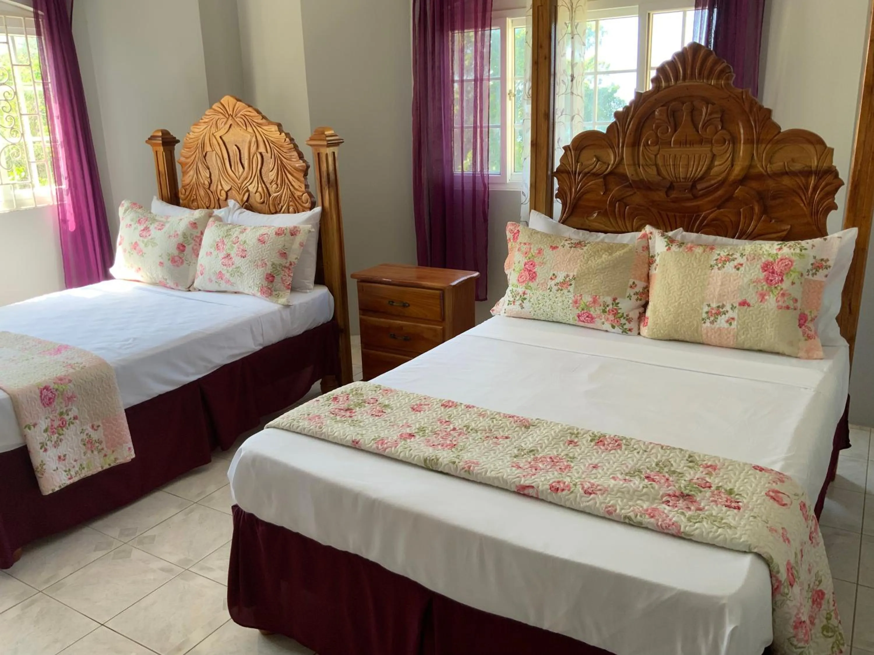 Photo of the whole room, Bed in Poinciana House