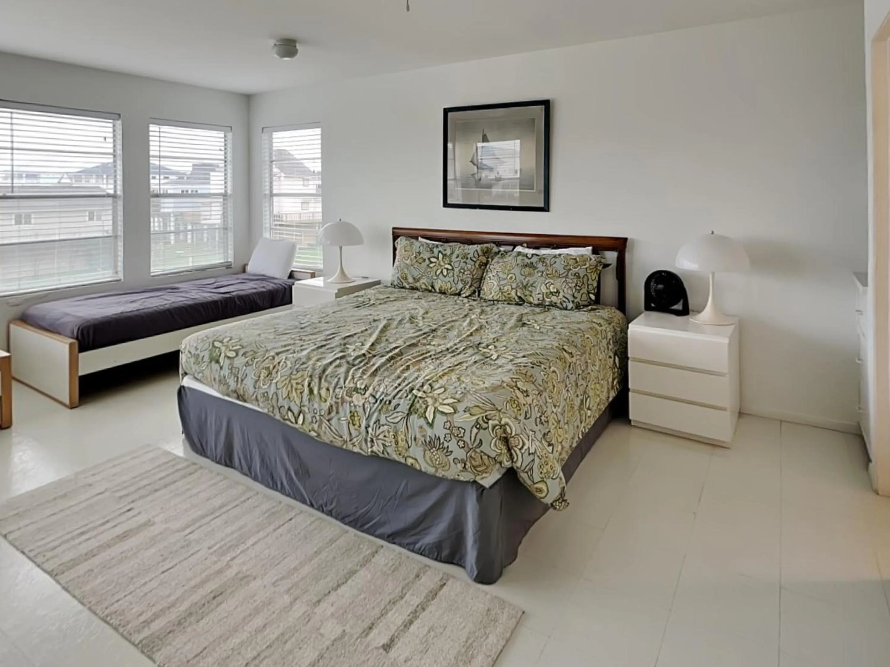 Bed in Shangri La La