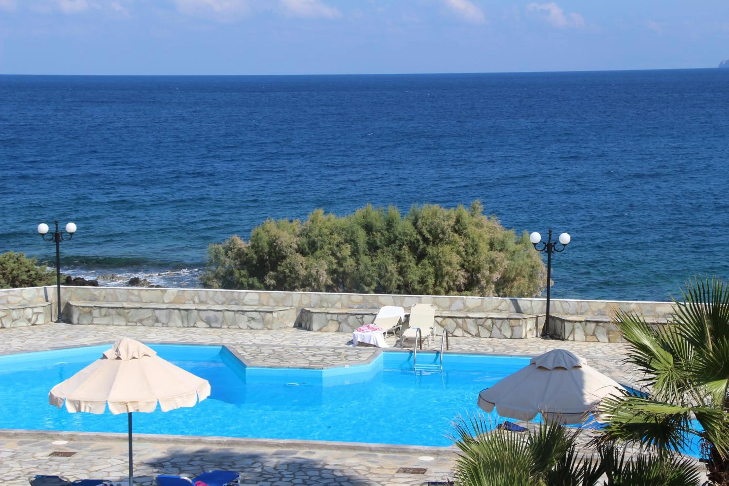 Swimming pool in Vangelis Villas