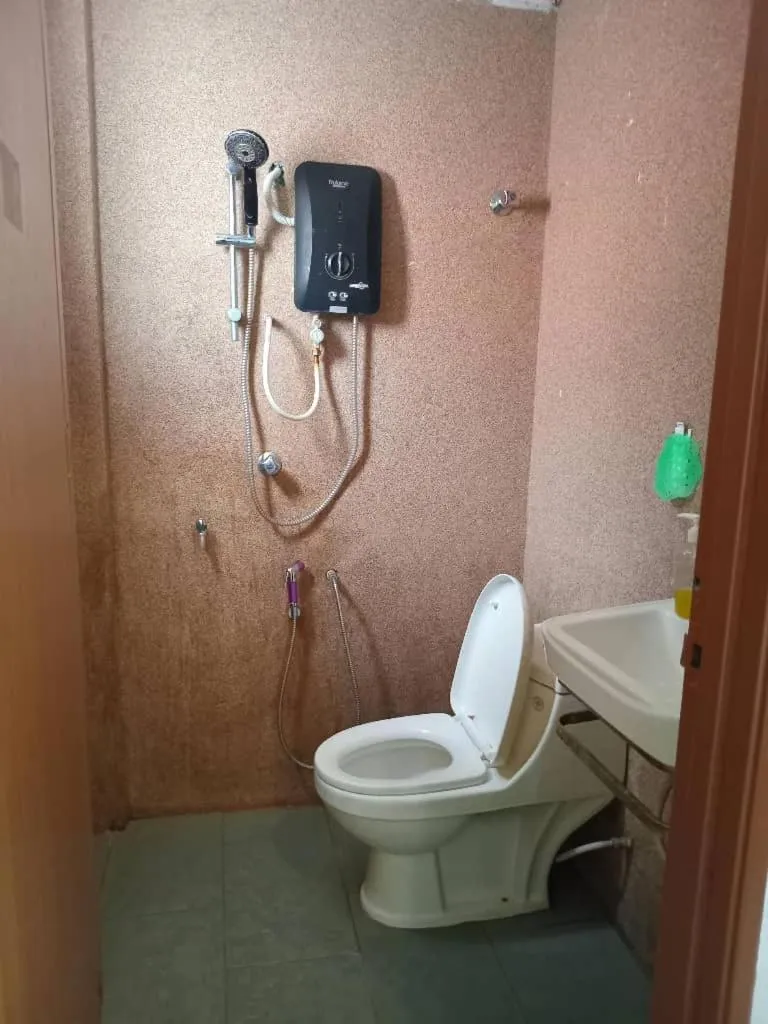 Toilet in MRJ Hotel Wakaf Che Yeh 1