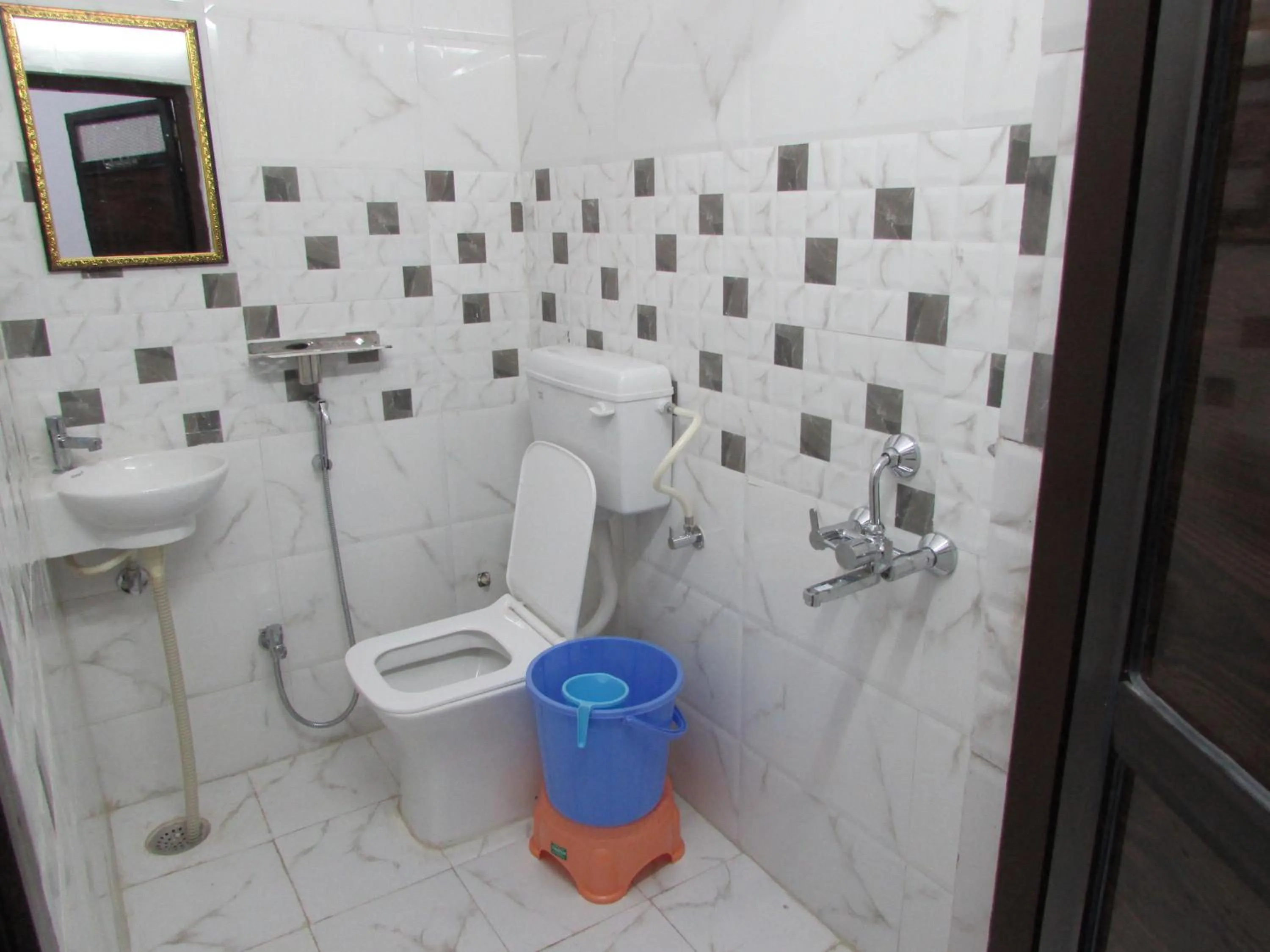 Bathroom in Ashish Guest House, Udaipole