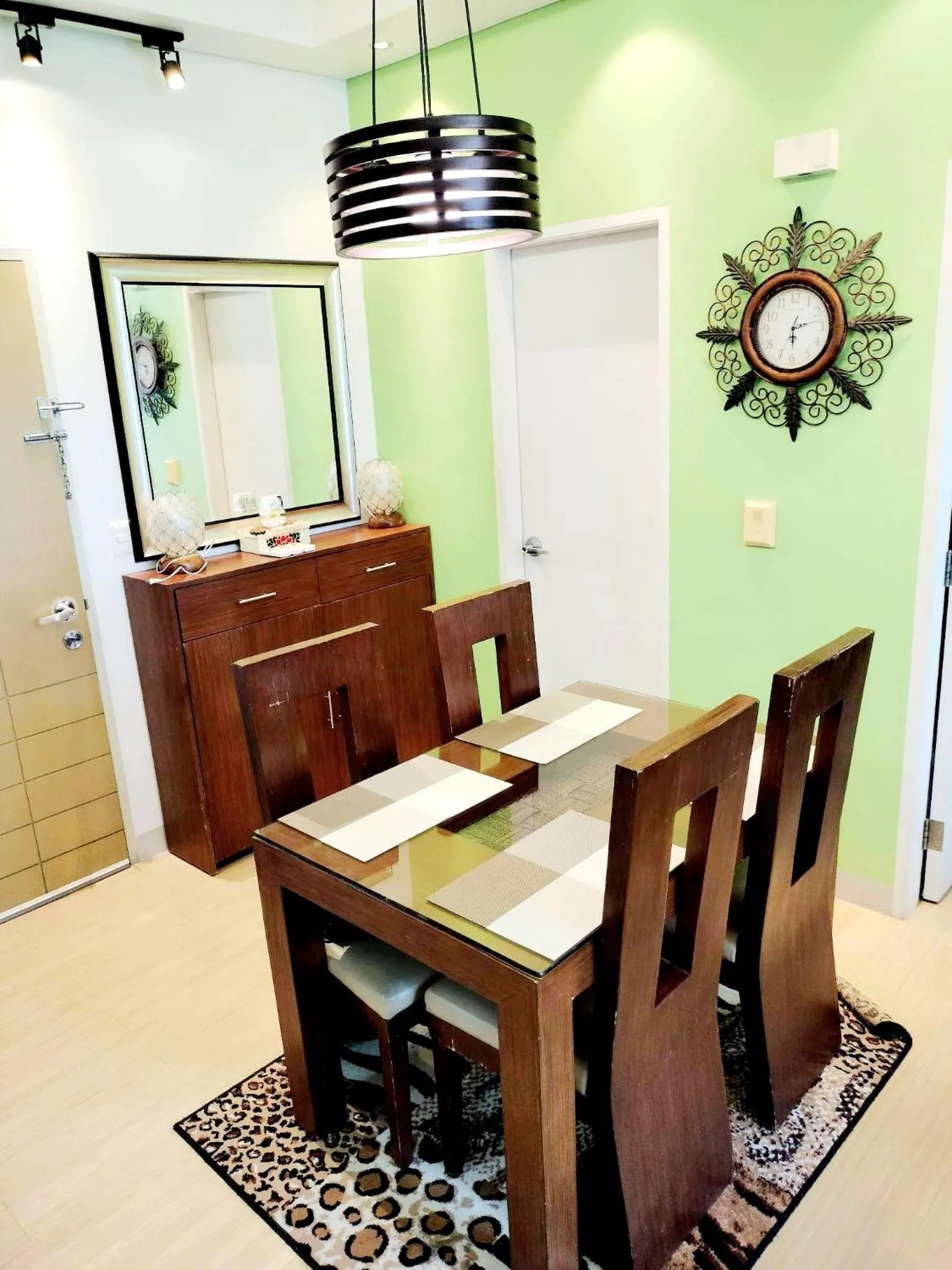 The Levels 2BR Condo Fully Interior Cosmo Living