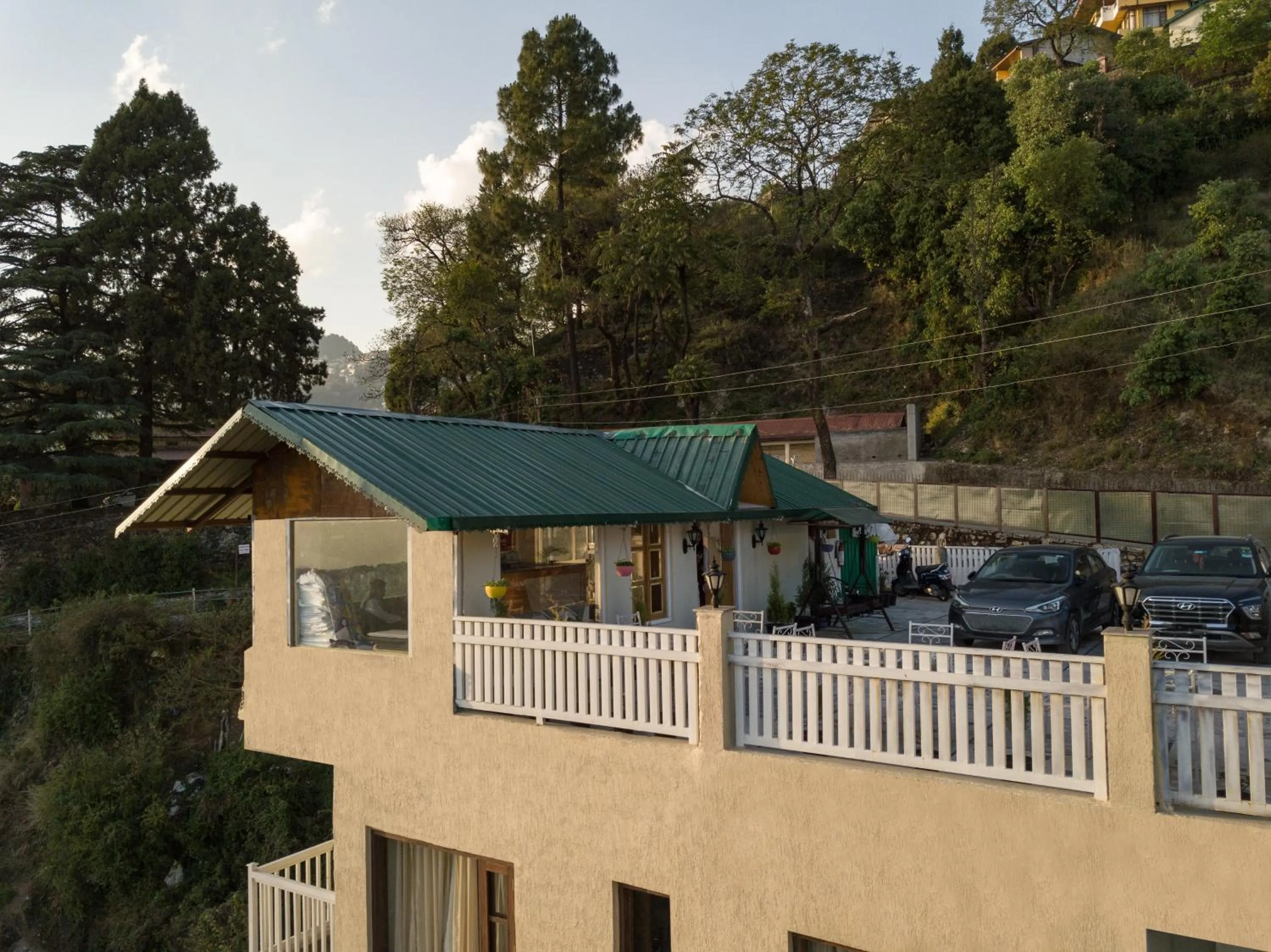 Property building in Hotel Spring Wood