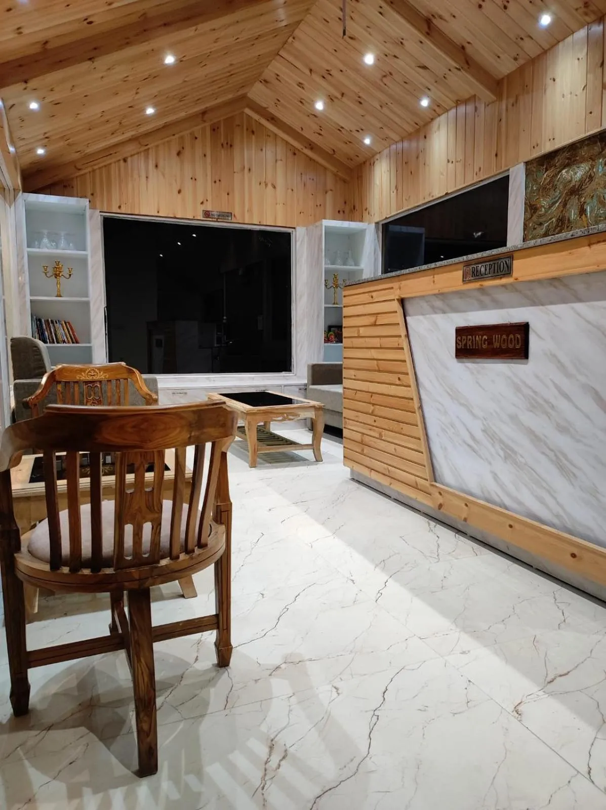 Communal lounge/ TV room in Hotel Spring Wood