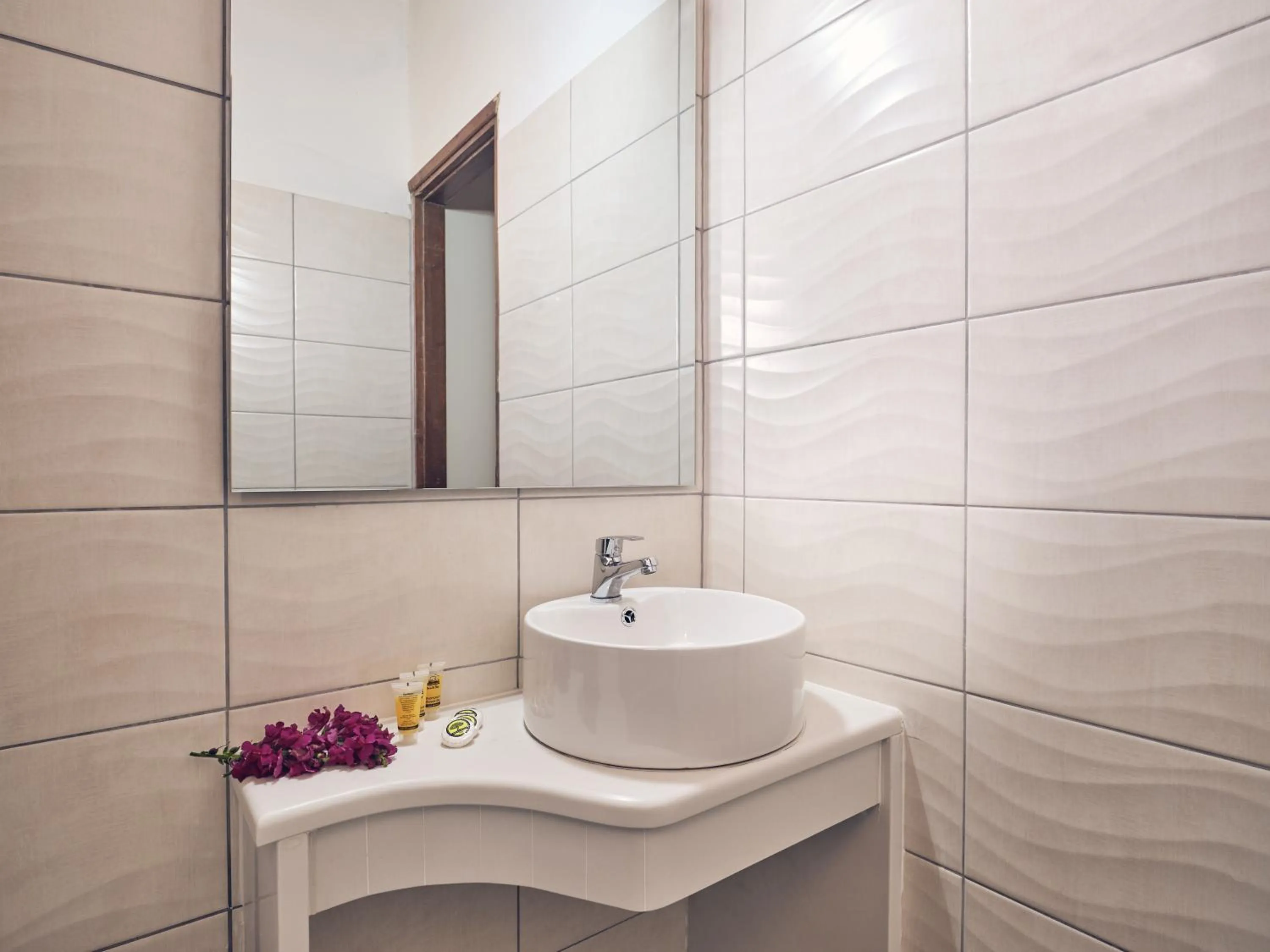 Toilet in Savvas Hotel