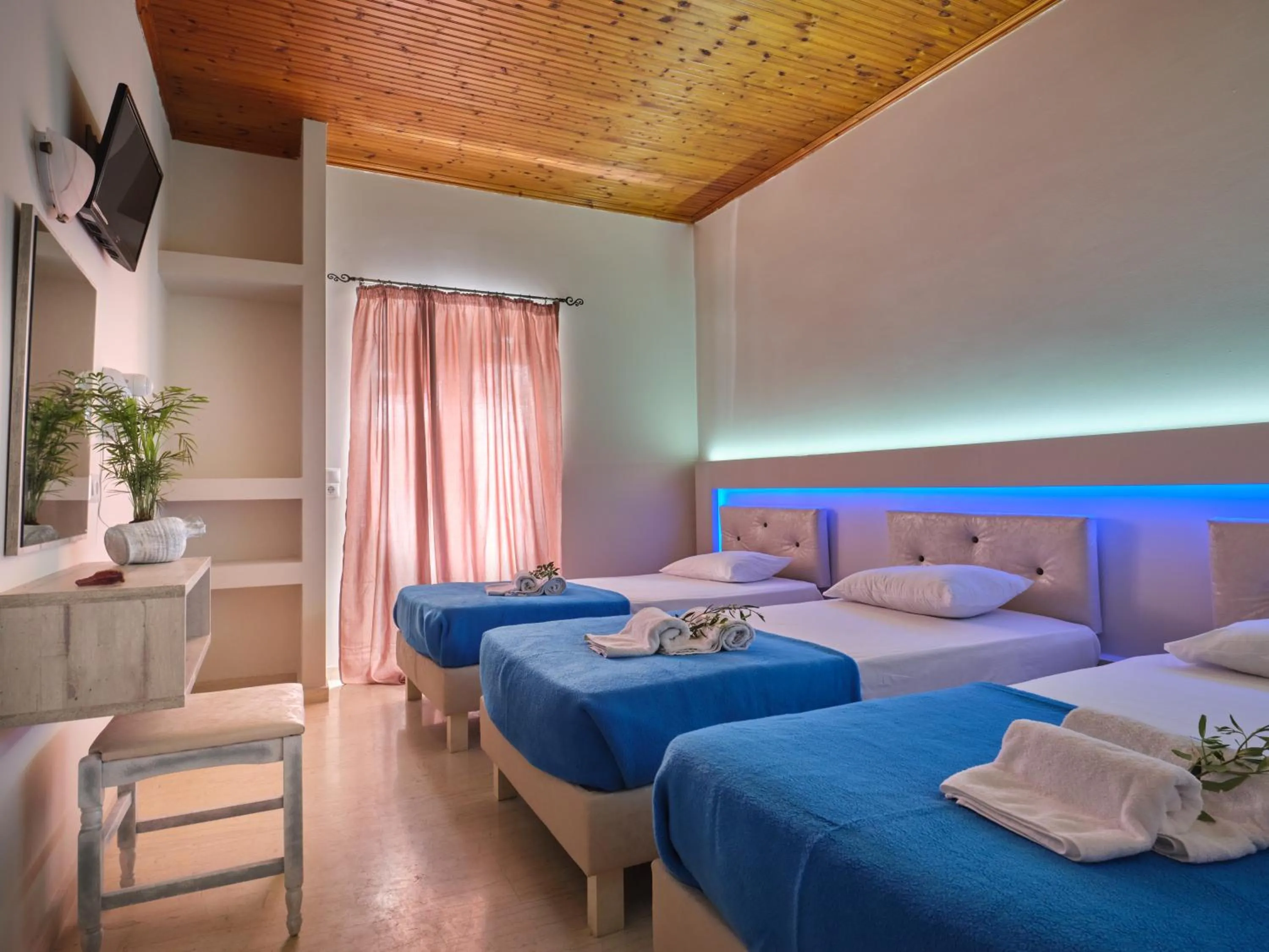 Bedroom, Bed in Savvas Hotel