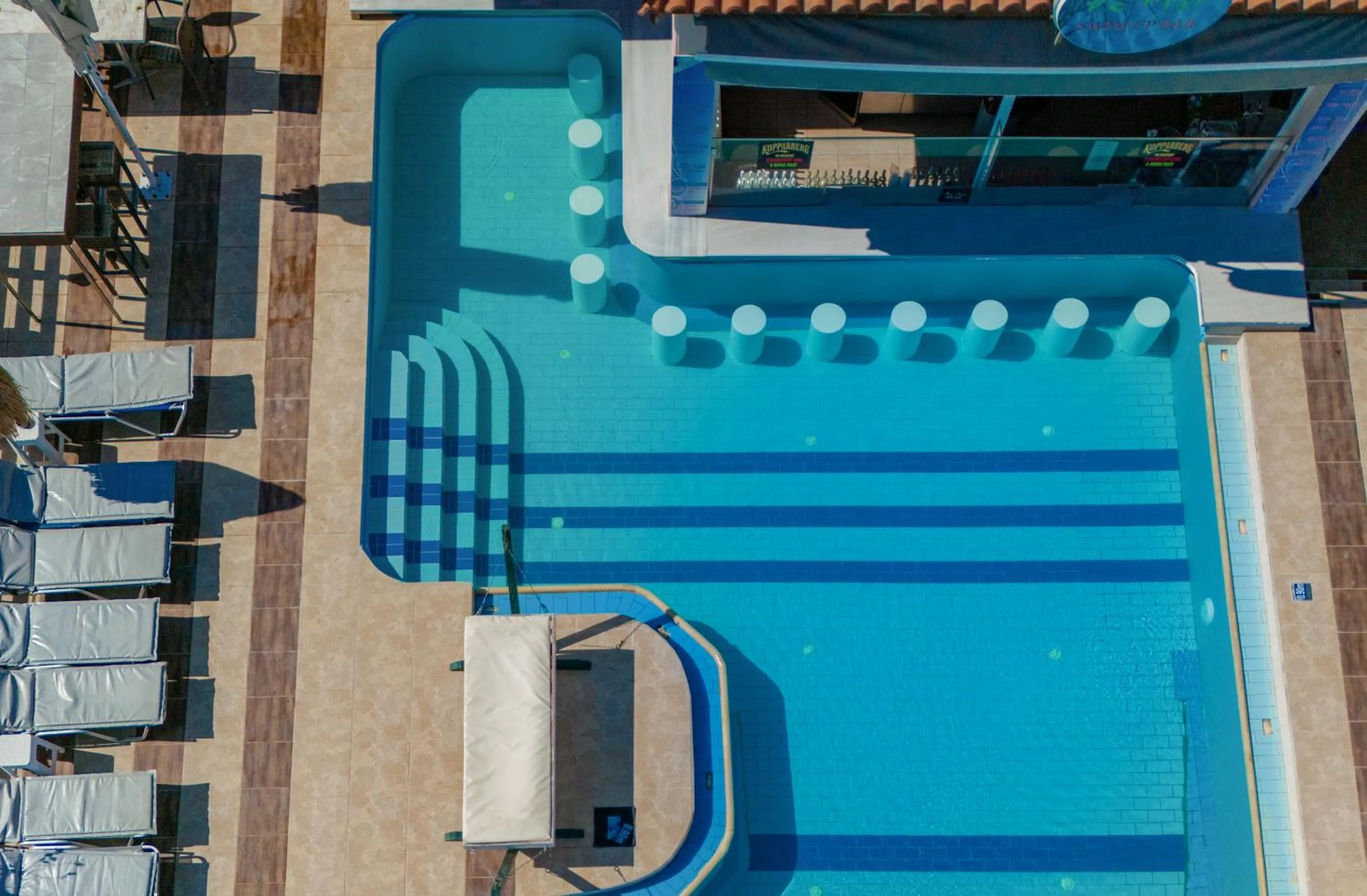 Restaurant/places to eat in Savvas Hotel