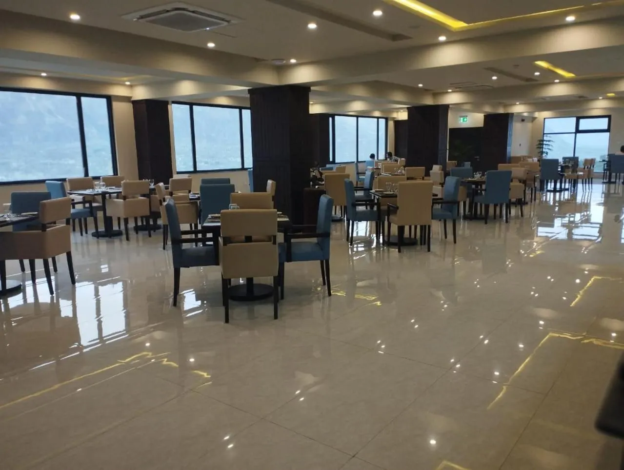 Restaurant/places to eat in Avari Xpress Gilgit