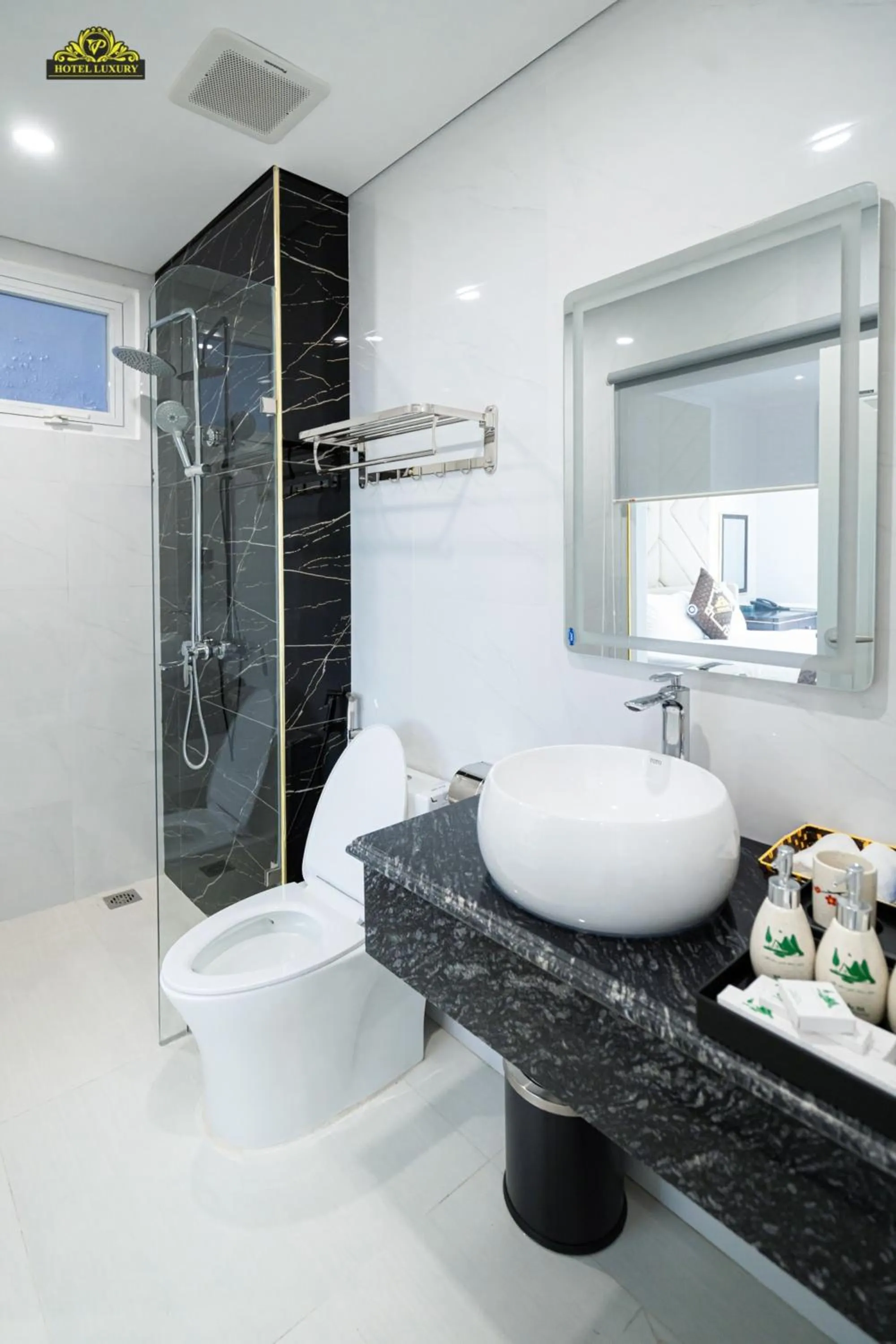 Shower in VP Hotel Luxury