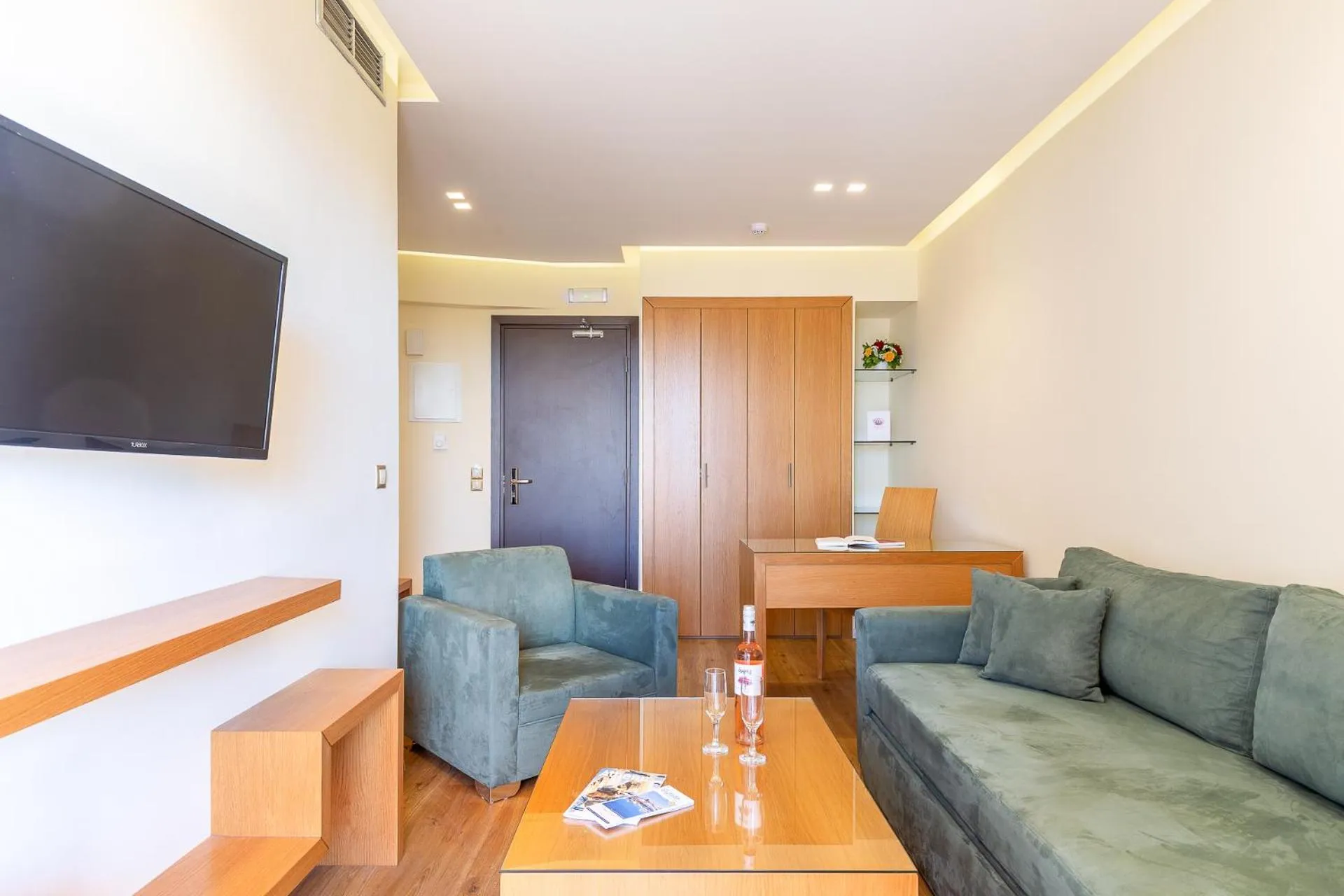 TV and multimedia in Oasis Hotel Apartments