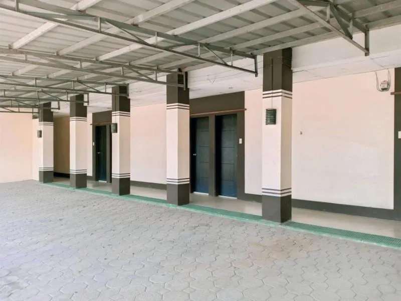 Parking in Anton's Inn