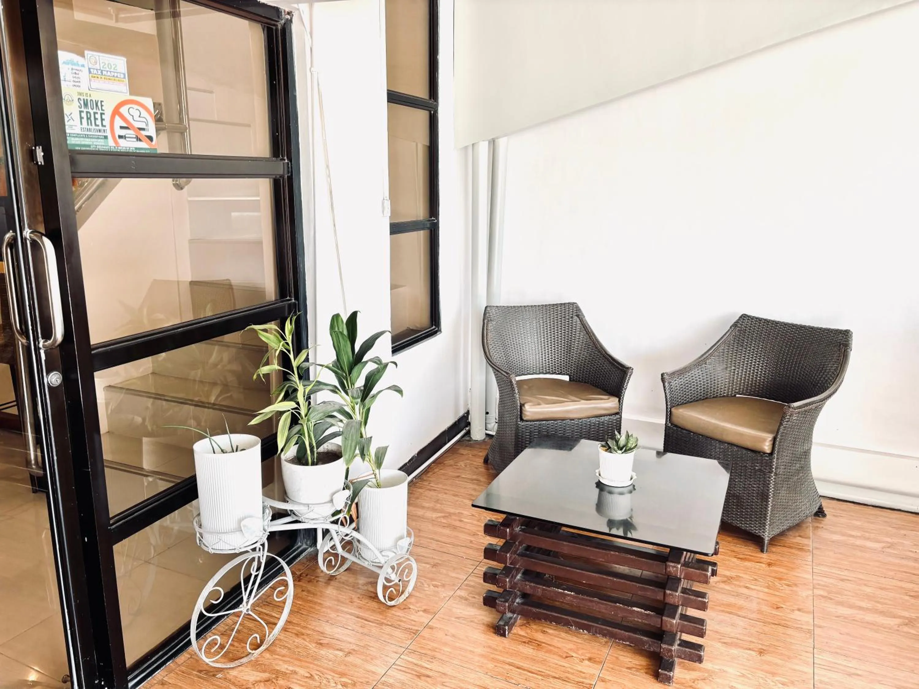 Facade/entrance in Anton's Inn