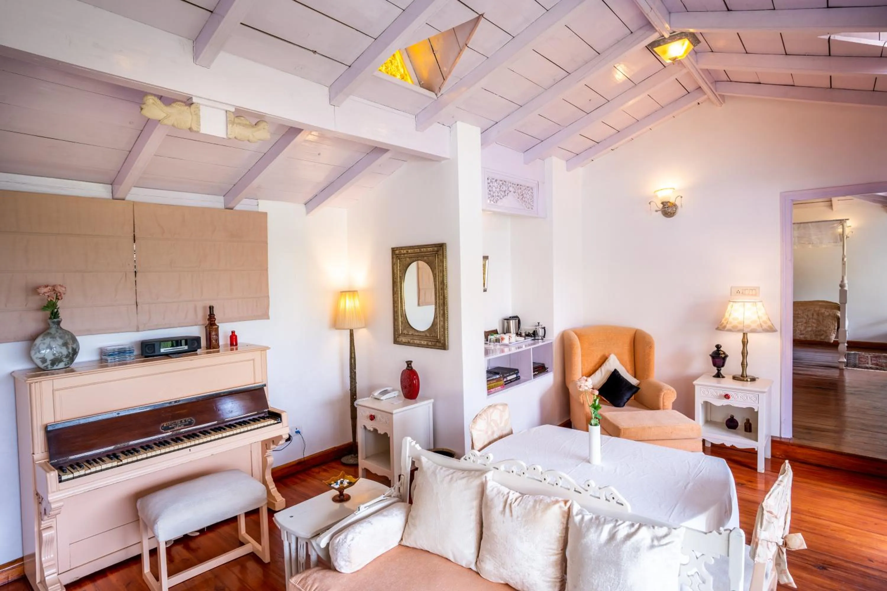 Living room, Bed in Te Aroha By Shervani