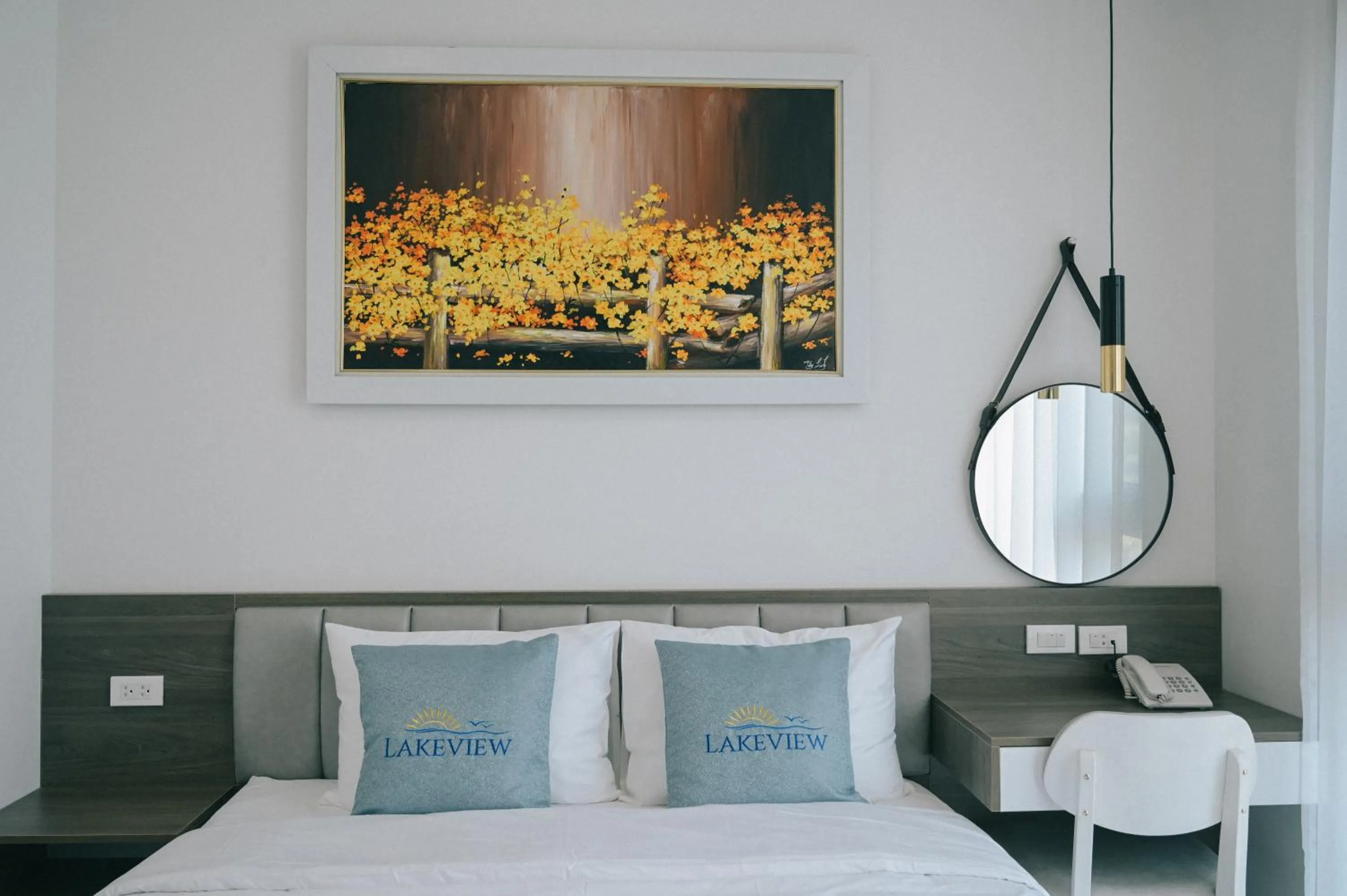 Bed in Lake View Hotel