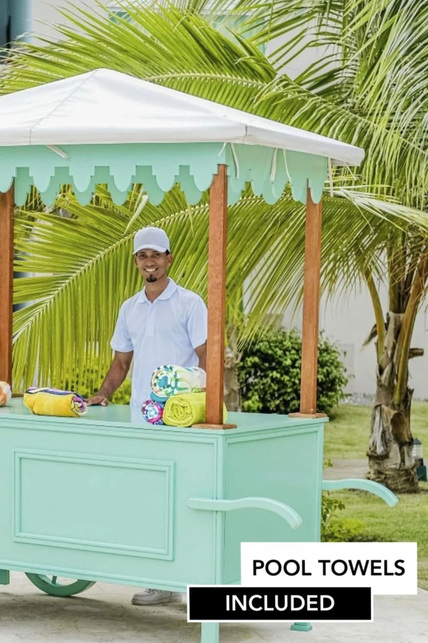 People in Playa Palmera Beach Resort