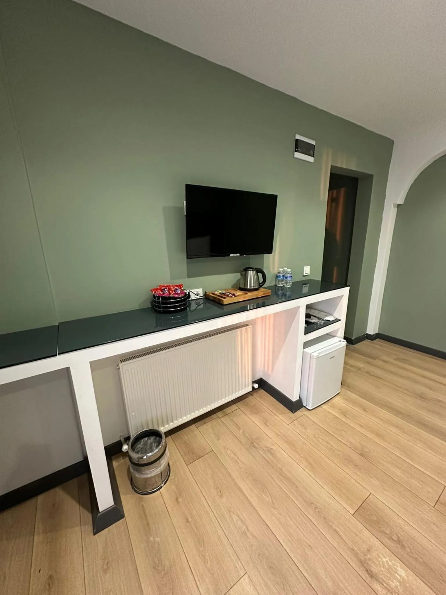 TV and multimedia in Heaven Inn Airport Hotel