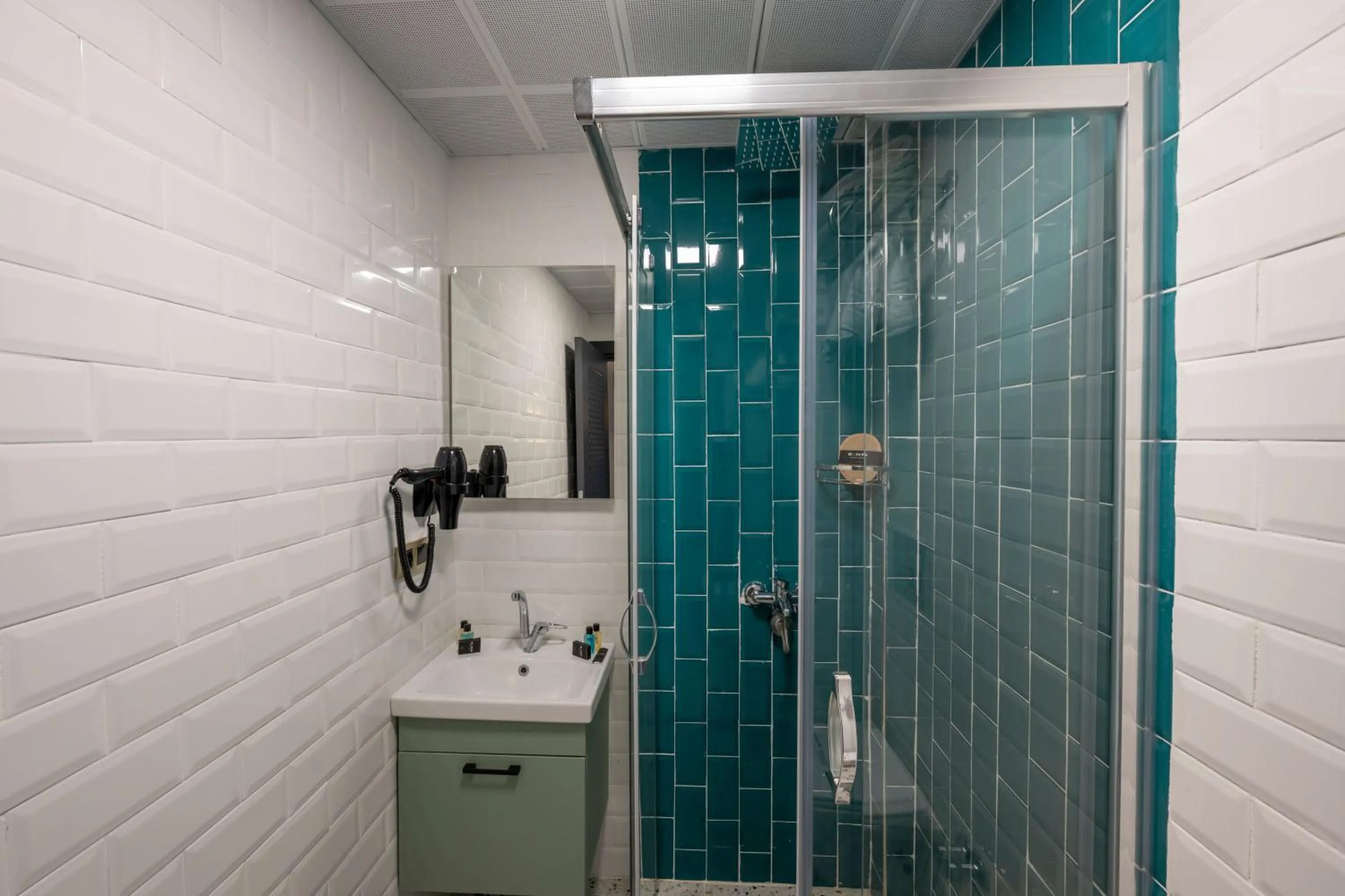 Shower in Heaven Inn Airport Hotel