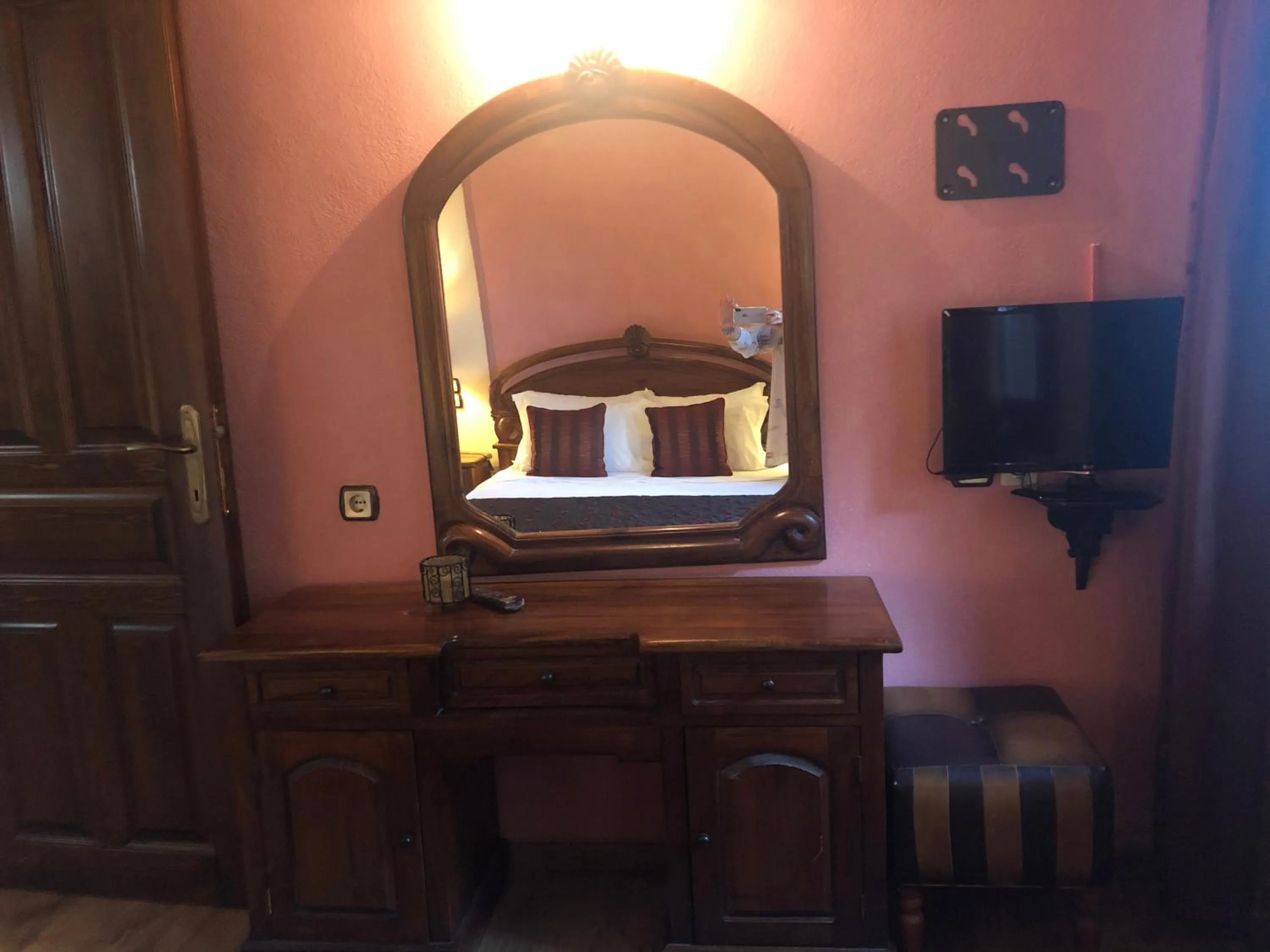 Decorative detail in Archontiko Mesohori Meteora