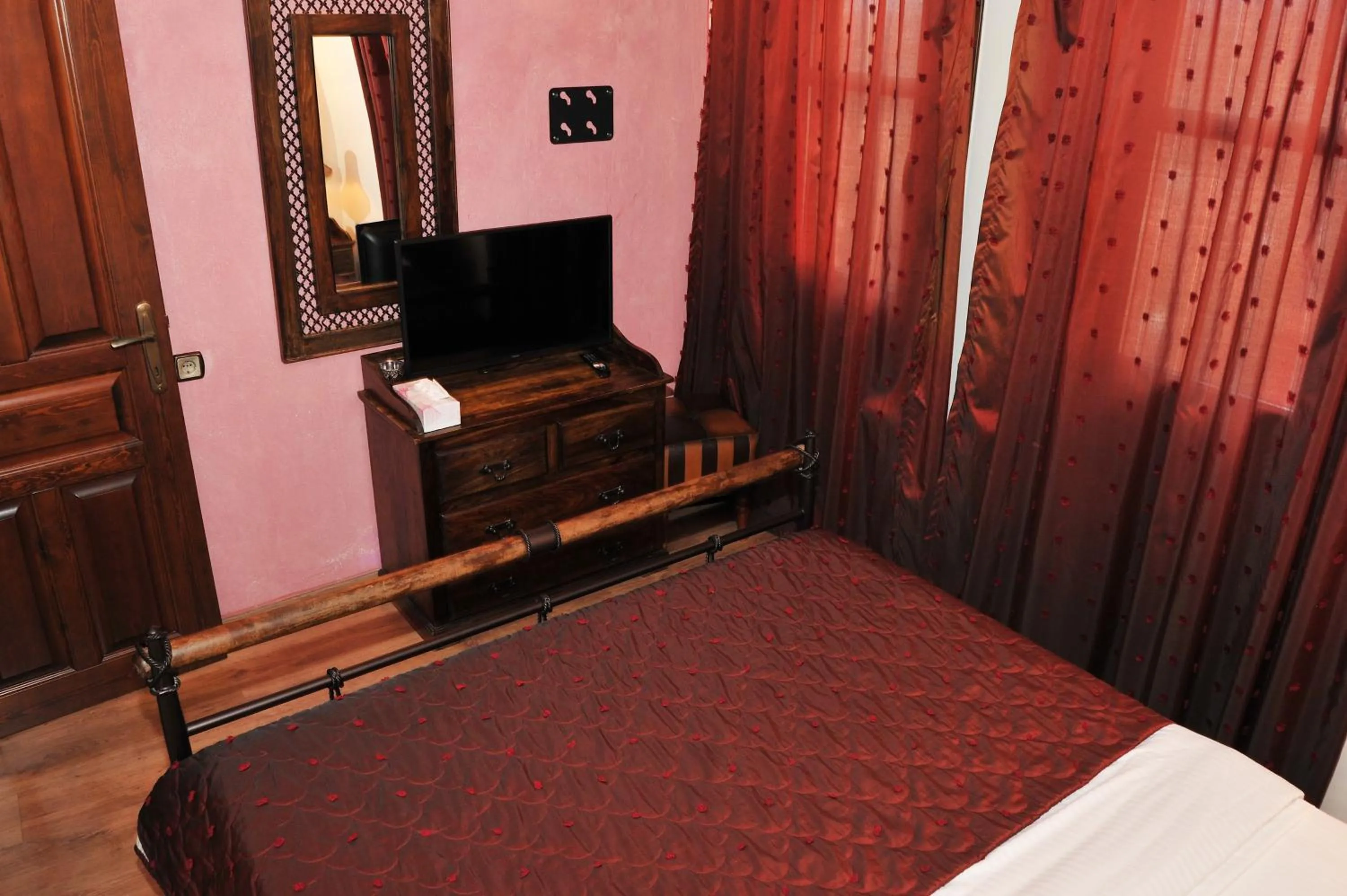 Bed in Archontiko Mesohori Meteora