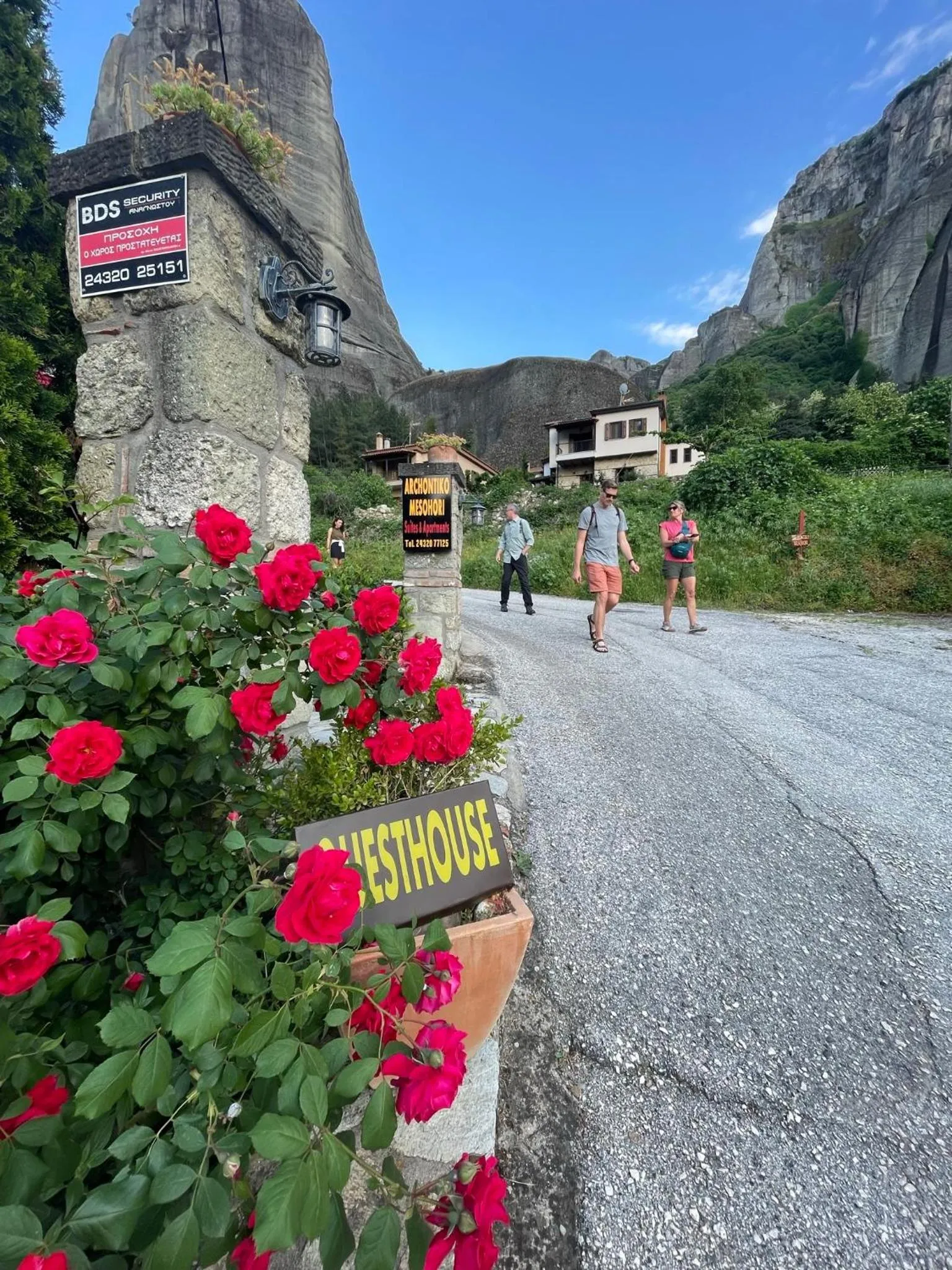 Street view in Archontiko Mesohori Meteora