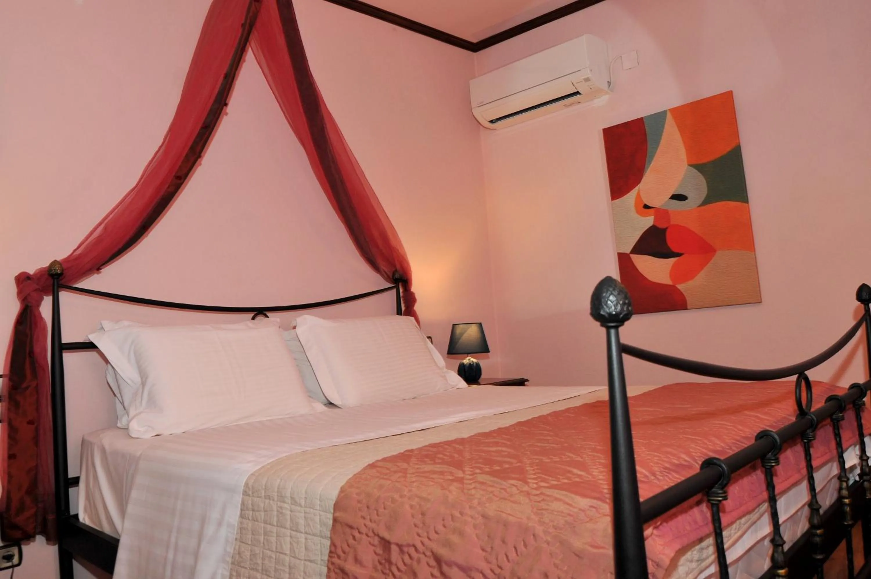 Bed in Archontiko Mesohori Meteora