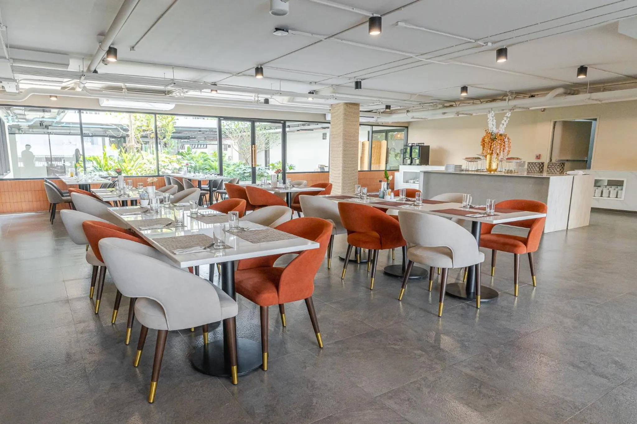 Restaurant/places to eat in Best Western Chatuchak