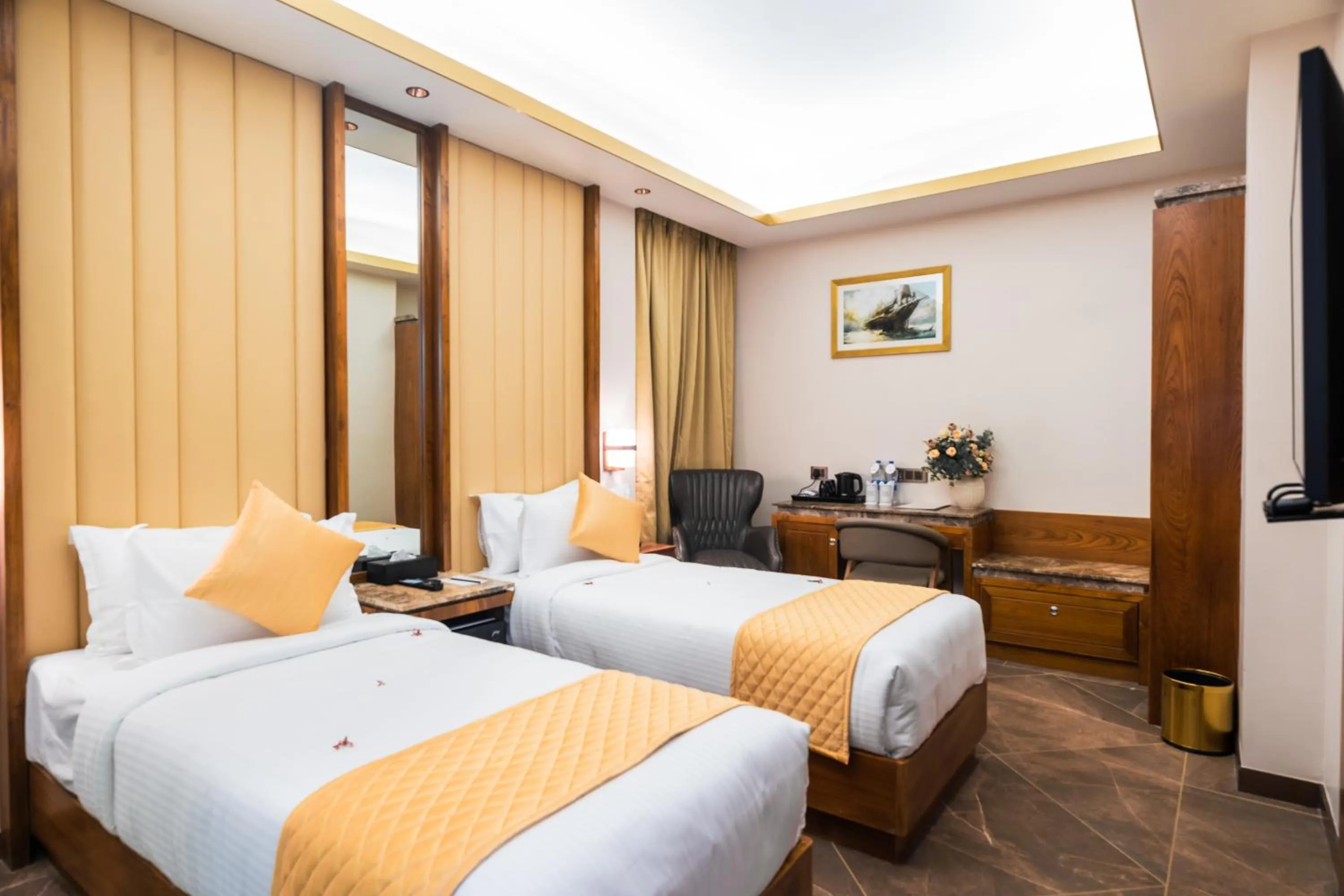 Bedroom, Bed in Marine Inn Hotel