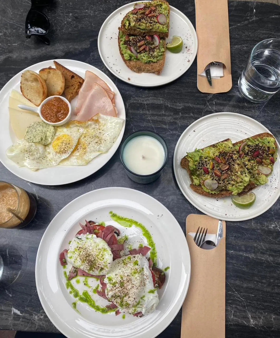 Breakfast in DWELL - Elegant City Stay