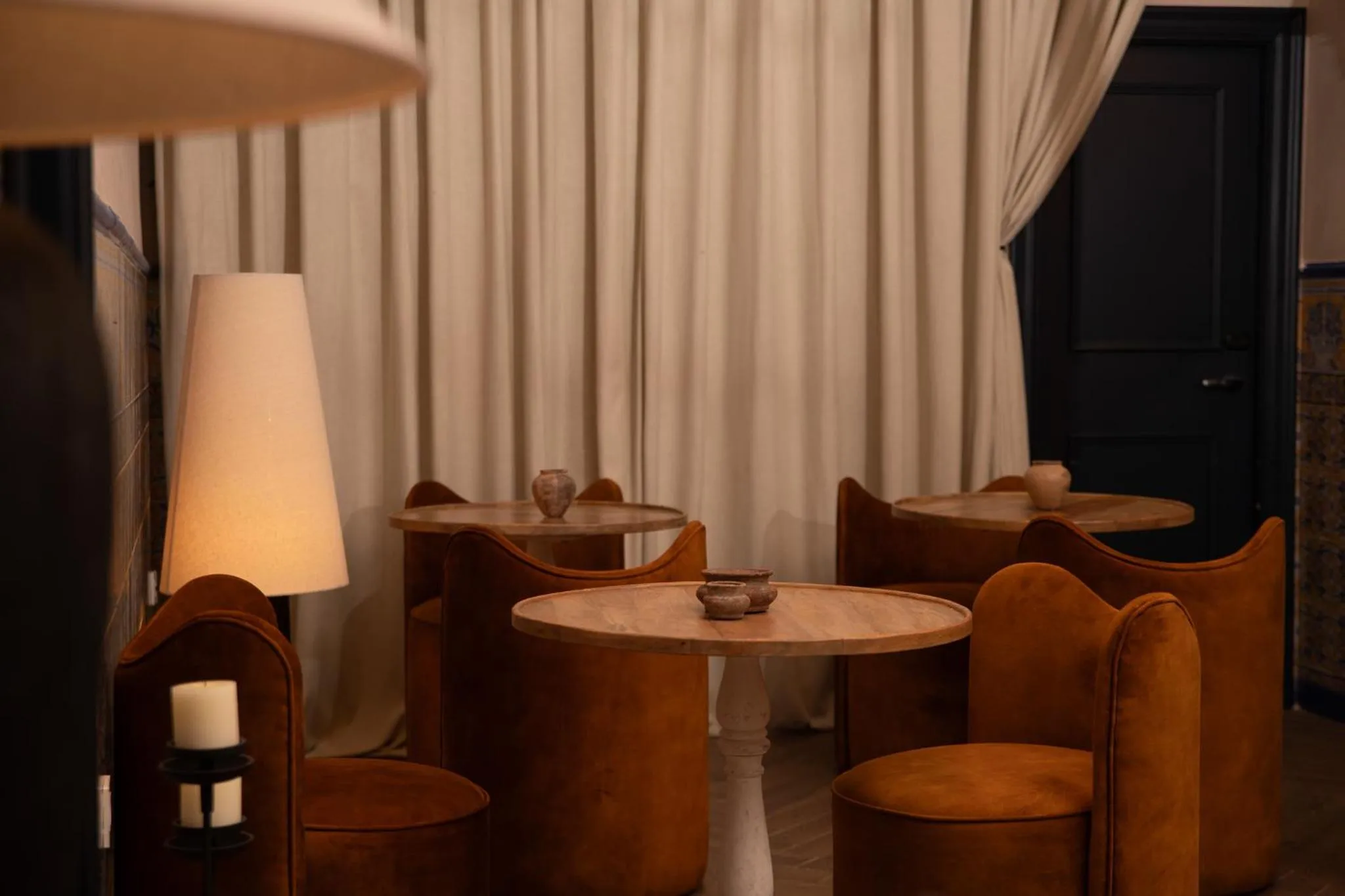 Seating area in Honest Sevilla