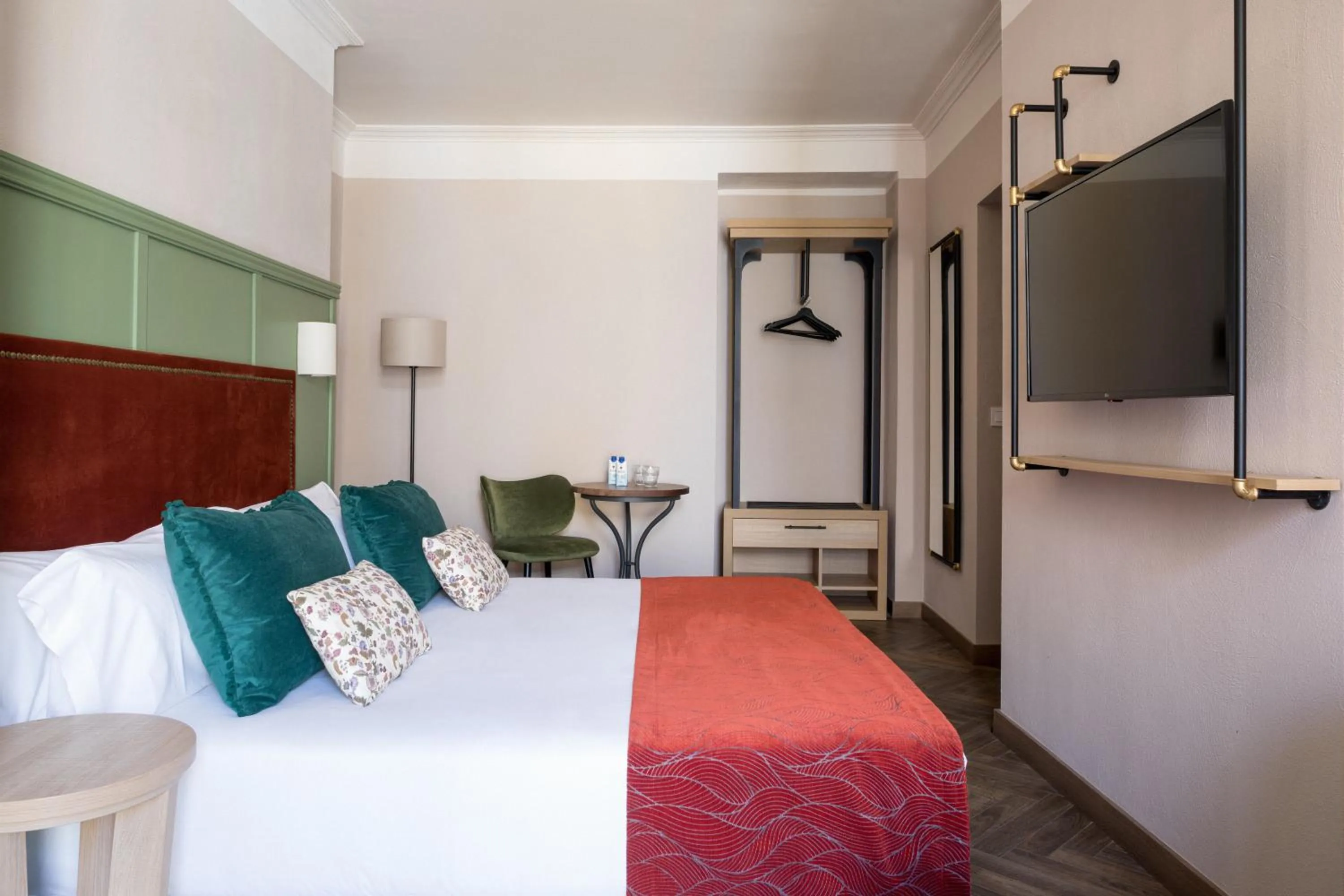 Deluxe Double or Twin Room in The Honest Hotel & Apartments