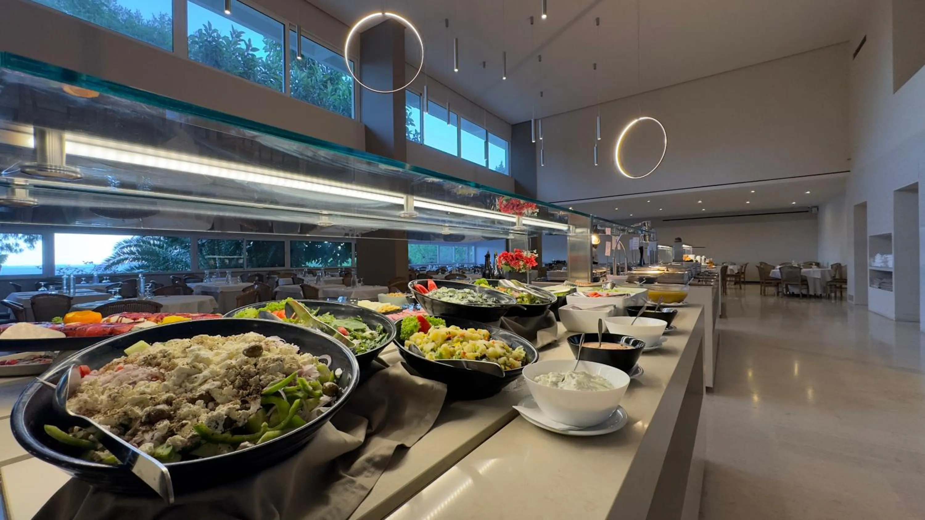 Restaurant/places to eat in King Saron Hotel Resort