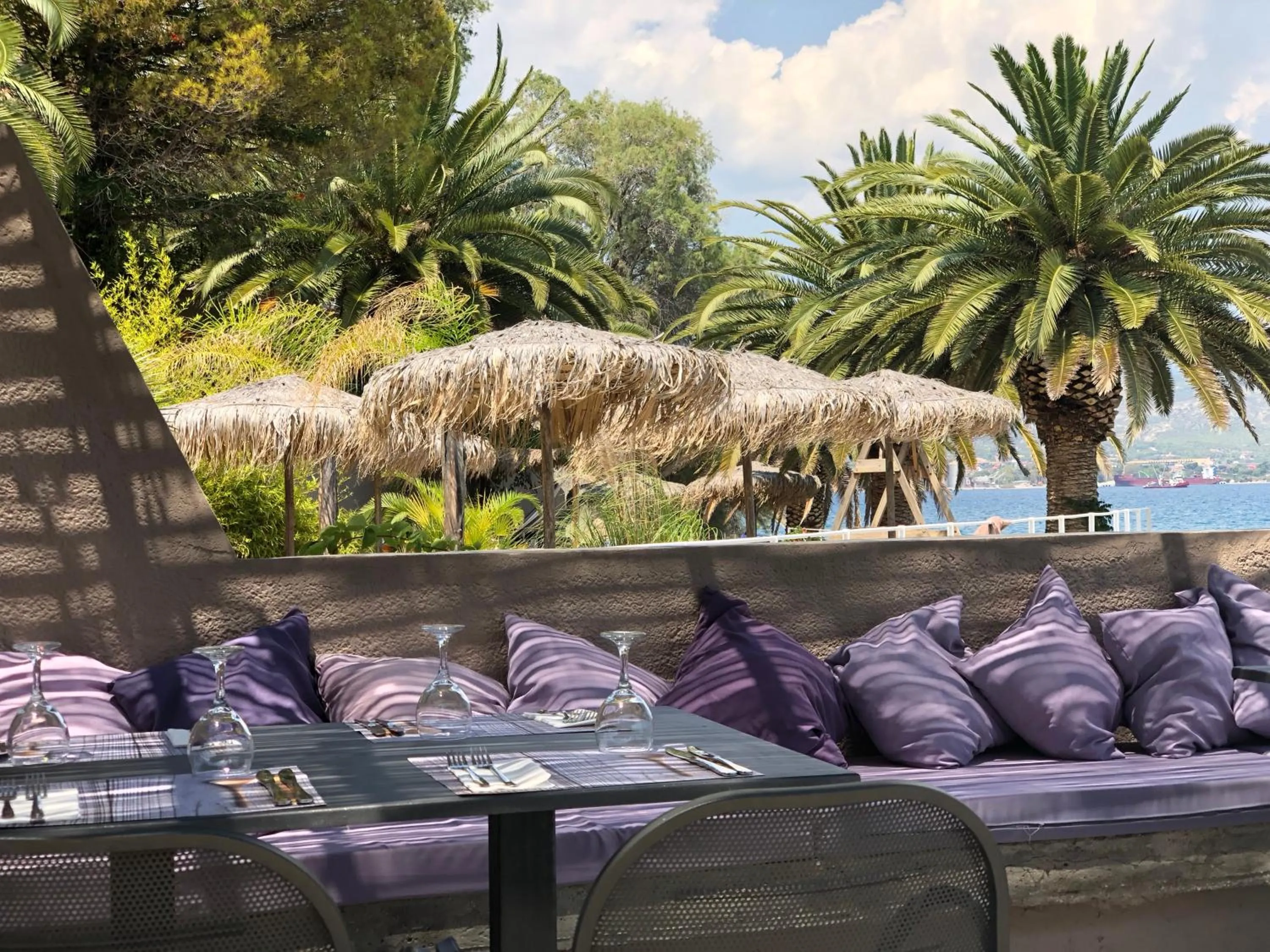 Restaurant/places to eat in King Saron Hotel Resort