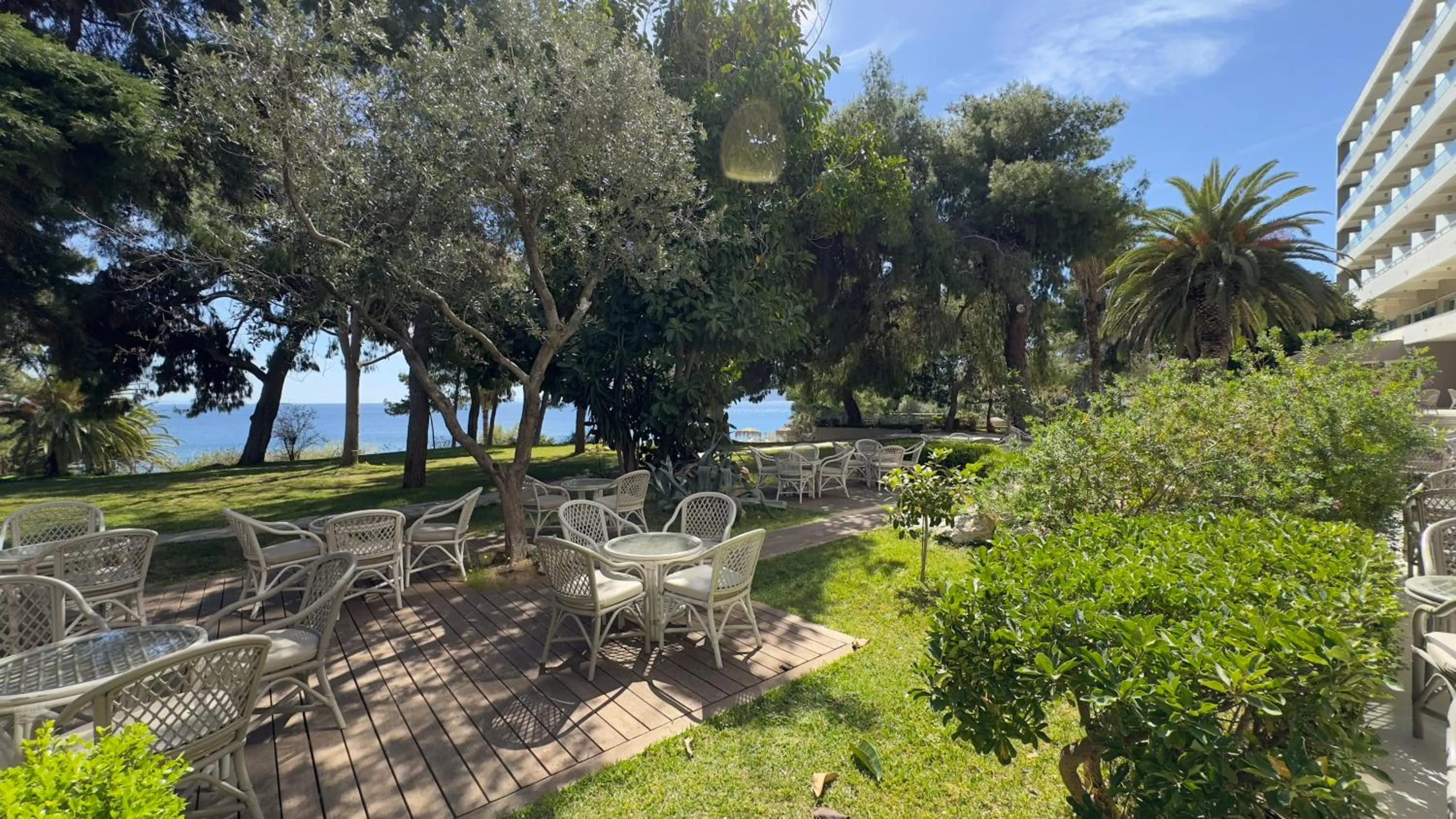 Garden in King Saron Hotel Resort