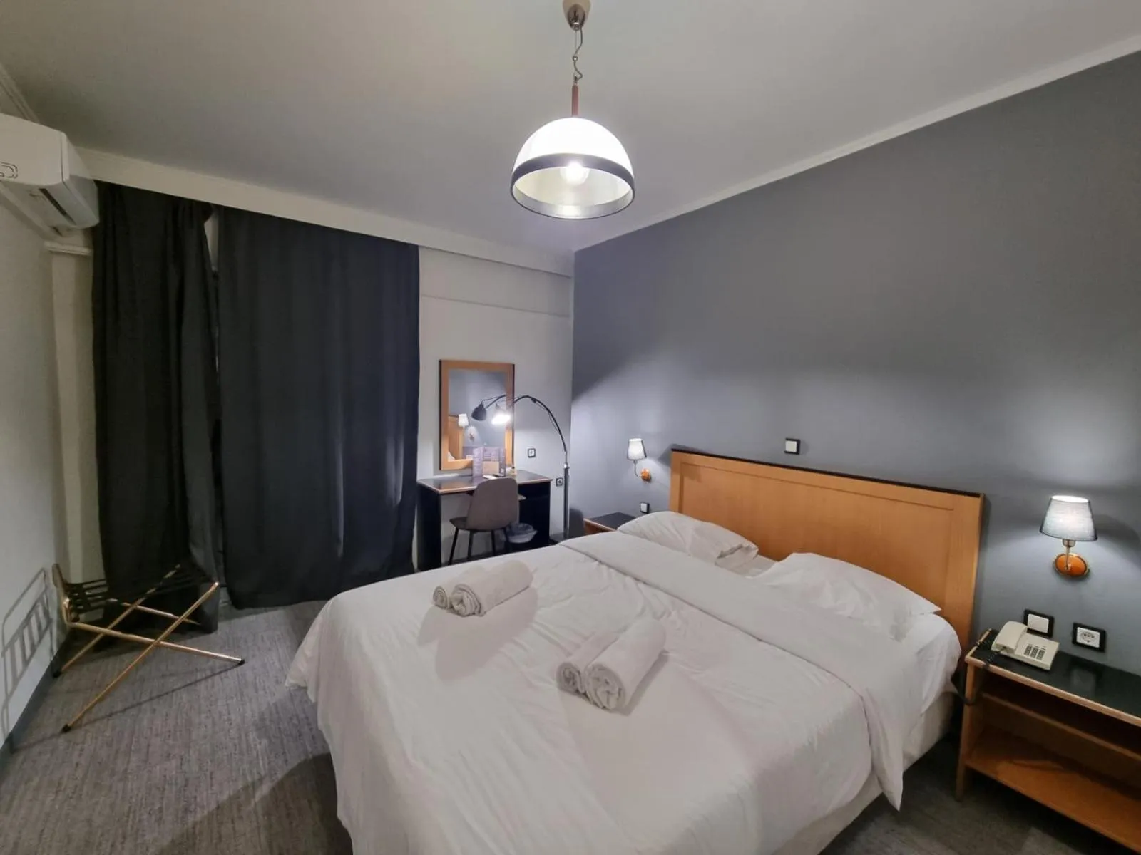 Bedroom, Bed in Savoy Hotel