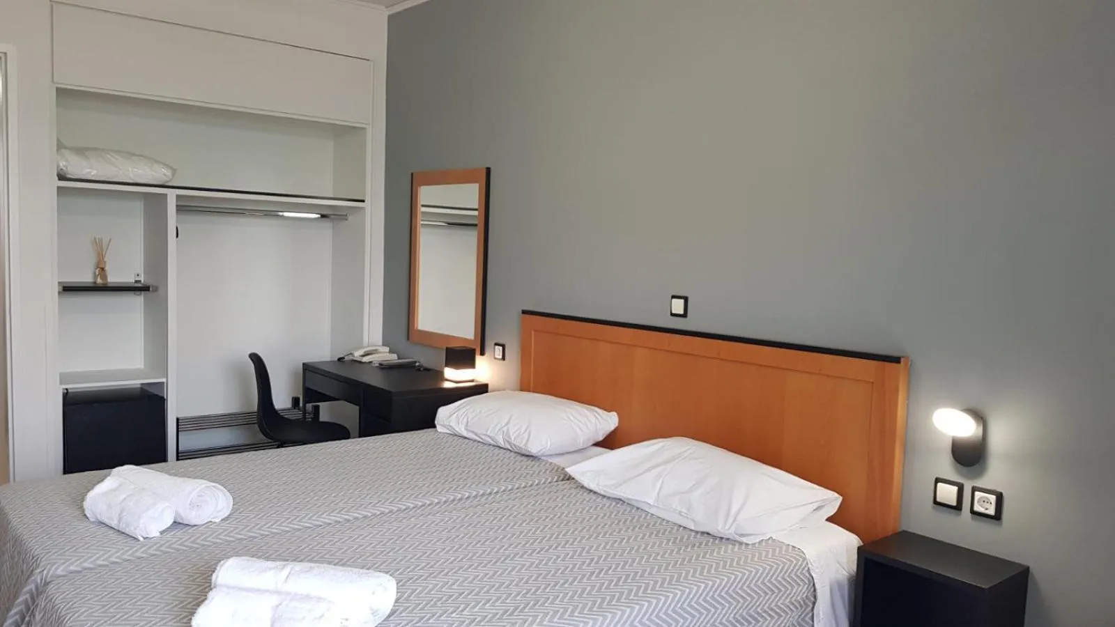 Bedroom, Bed in Savoy Hotel